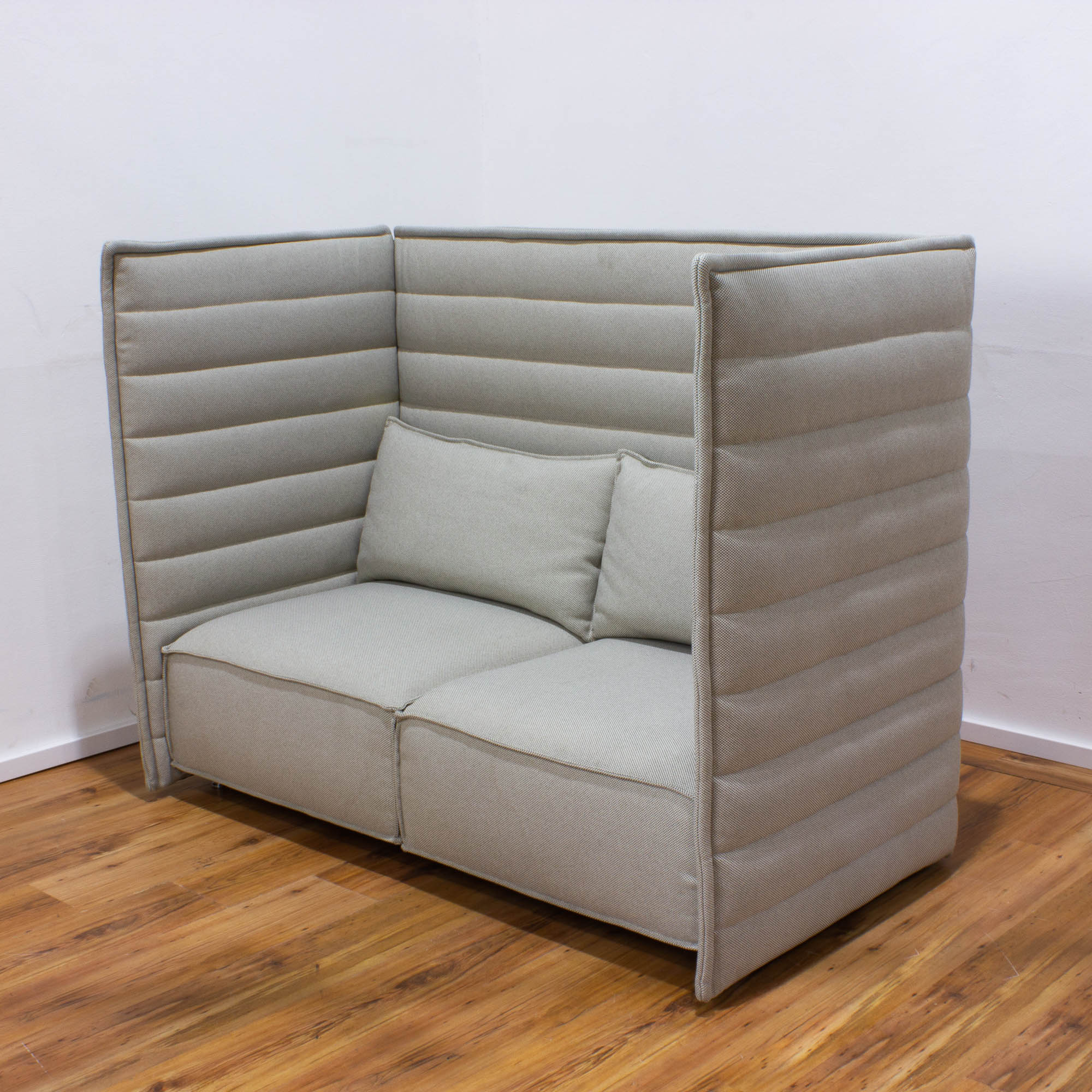 Vitra Sofa Alcove Highback 2-Sitzer Stoff grau / Elfenbein