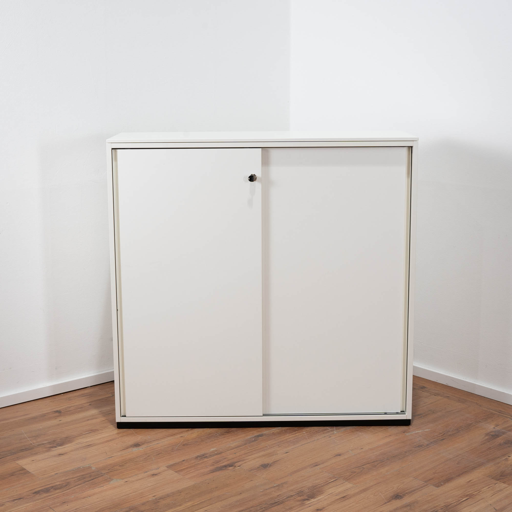 Sideboard weiß 3OH - 117 x 43 x 120 cm - abschließbar  