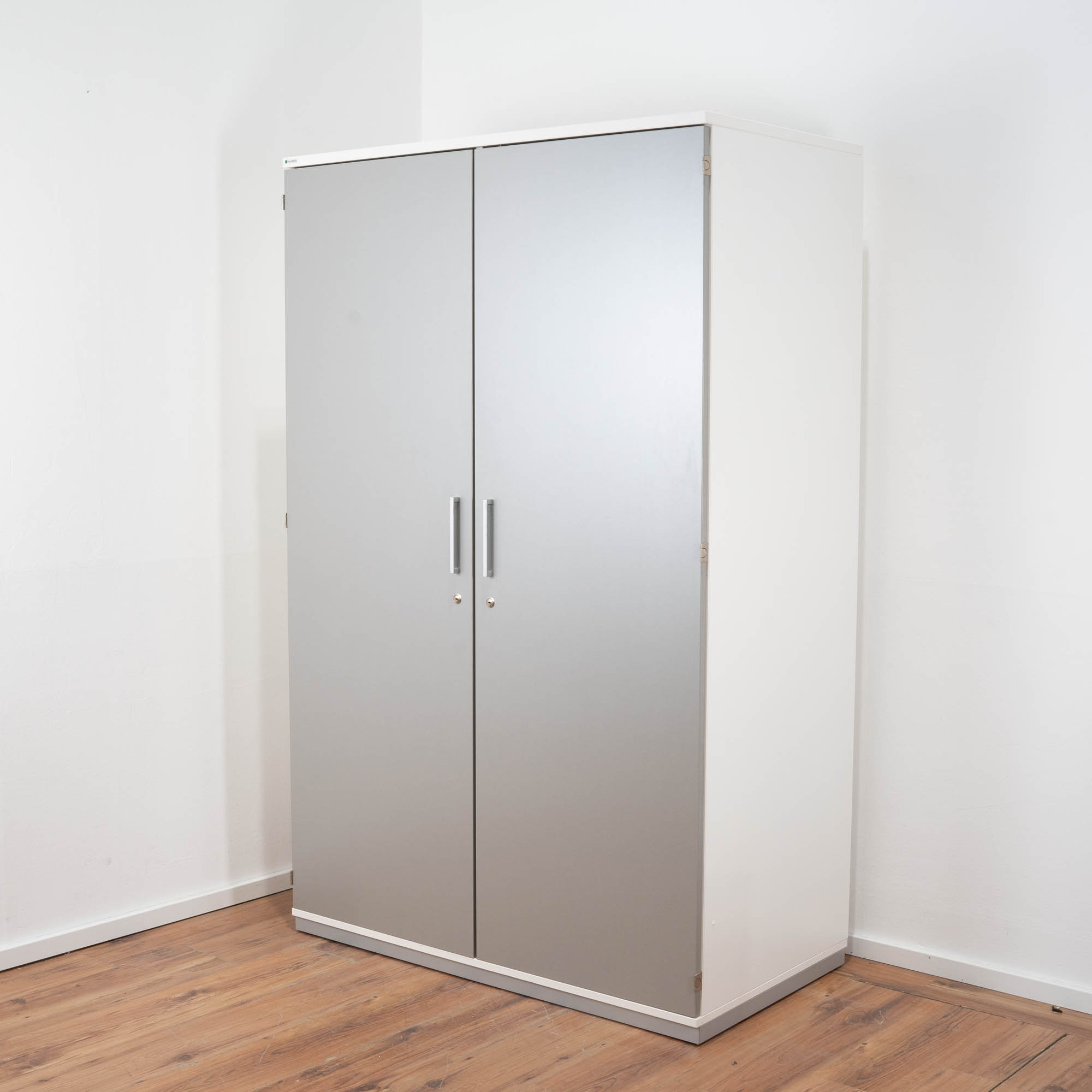 Palmberg Garderobenschrank weiß - Türen Silber - 120 x 66 x 195 cm 