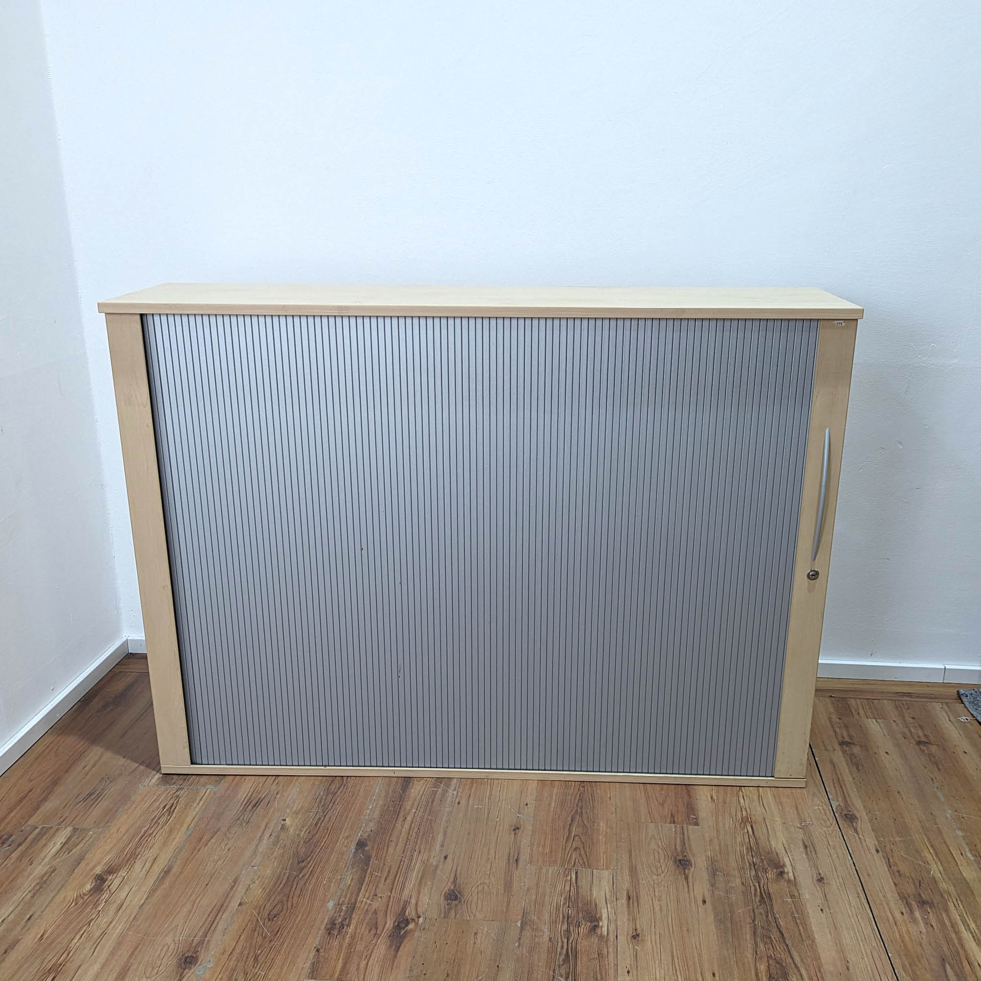 Sideboard Ahorn 3OH - 160 x 46 x 115 cm - Querrollladen Silber - abschließbar