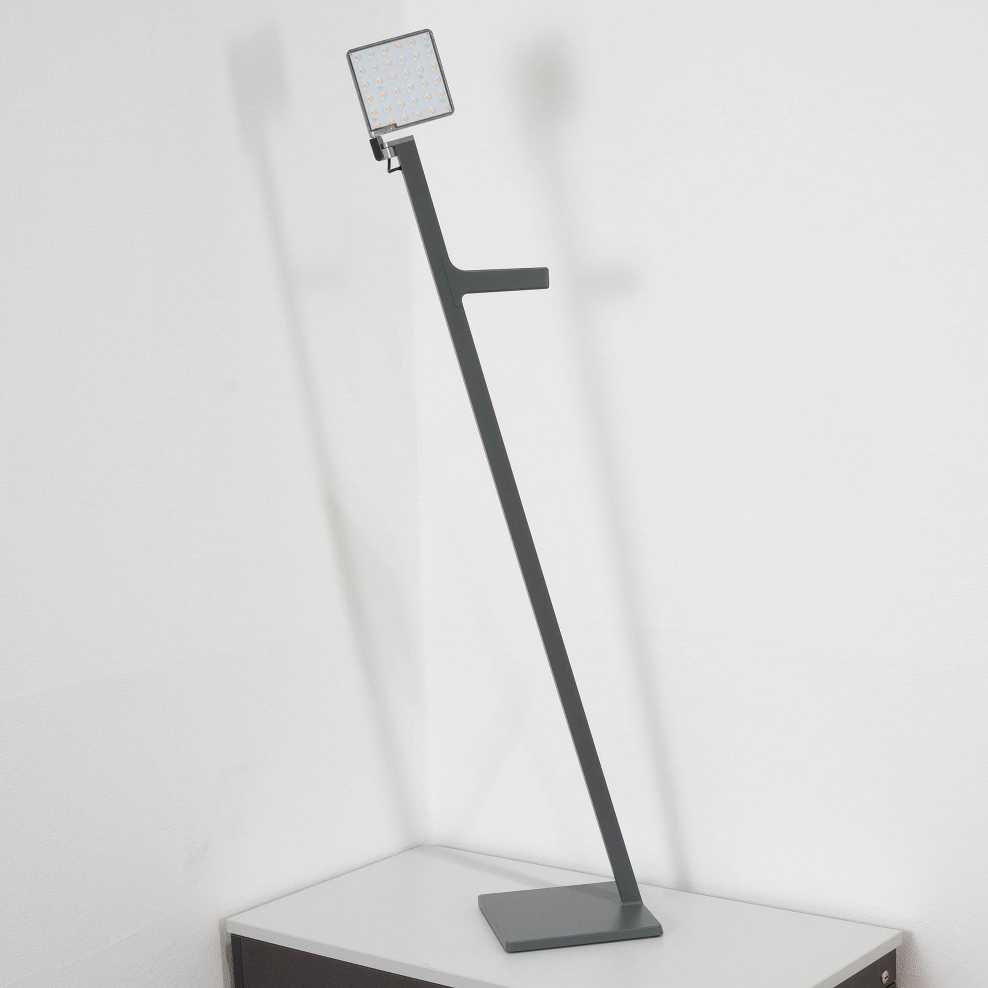 LED-Lampe Nimbus Roxxane Leggera mit Akku - USB Ladeanschluss - Anthrazit