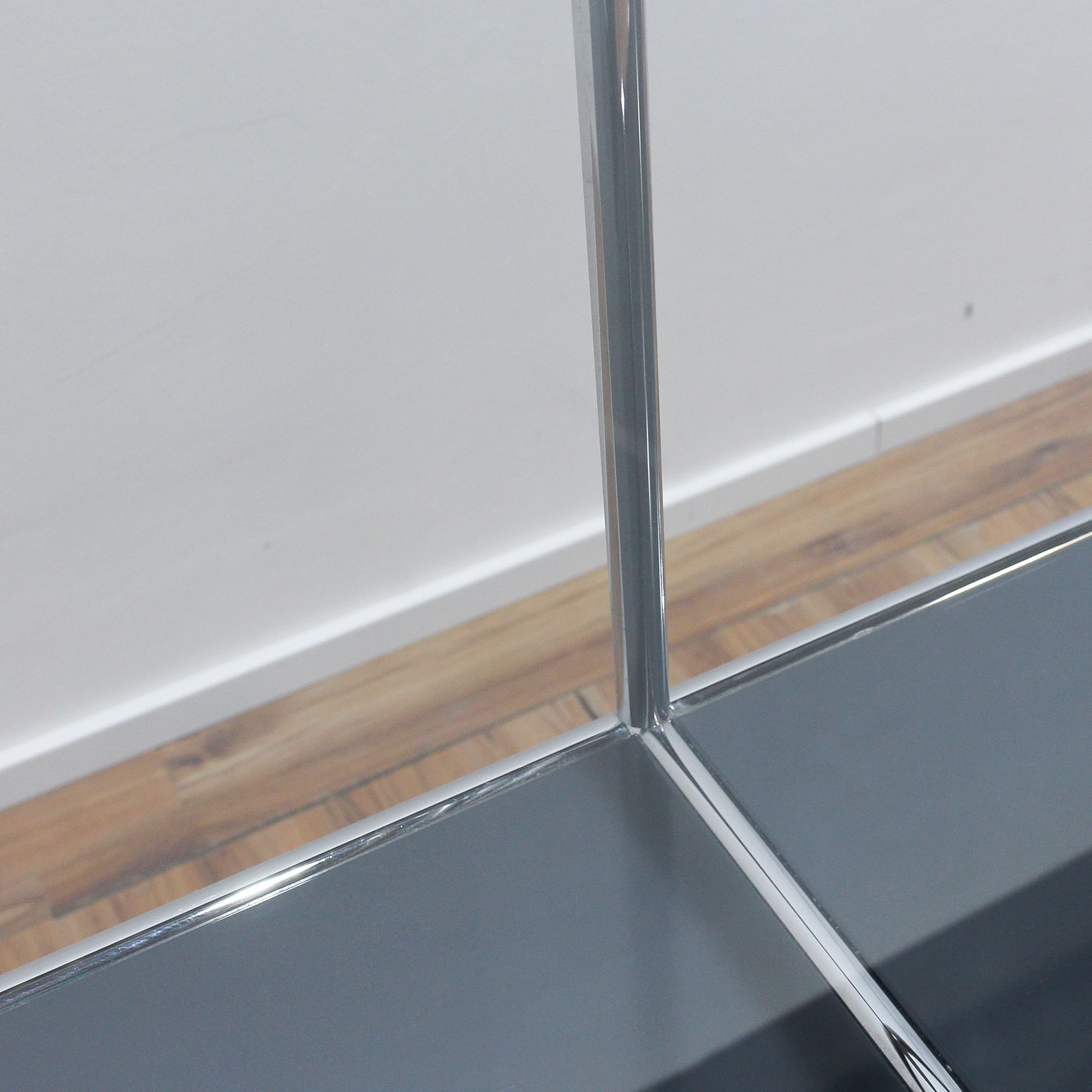 USM Haller Sideboard 3OH - 6 Felder - anthrazit - 4 x Prospekttablar und Glasaufsatz