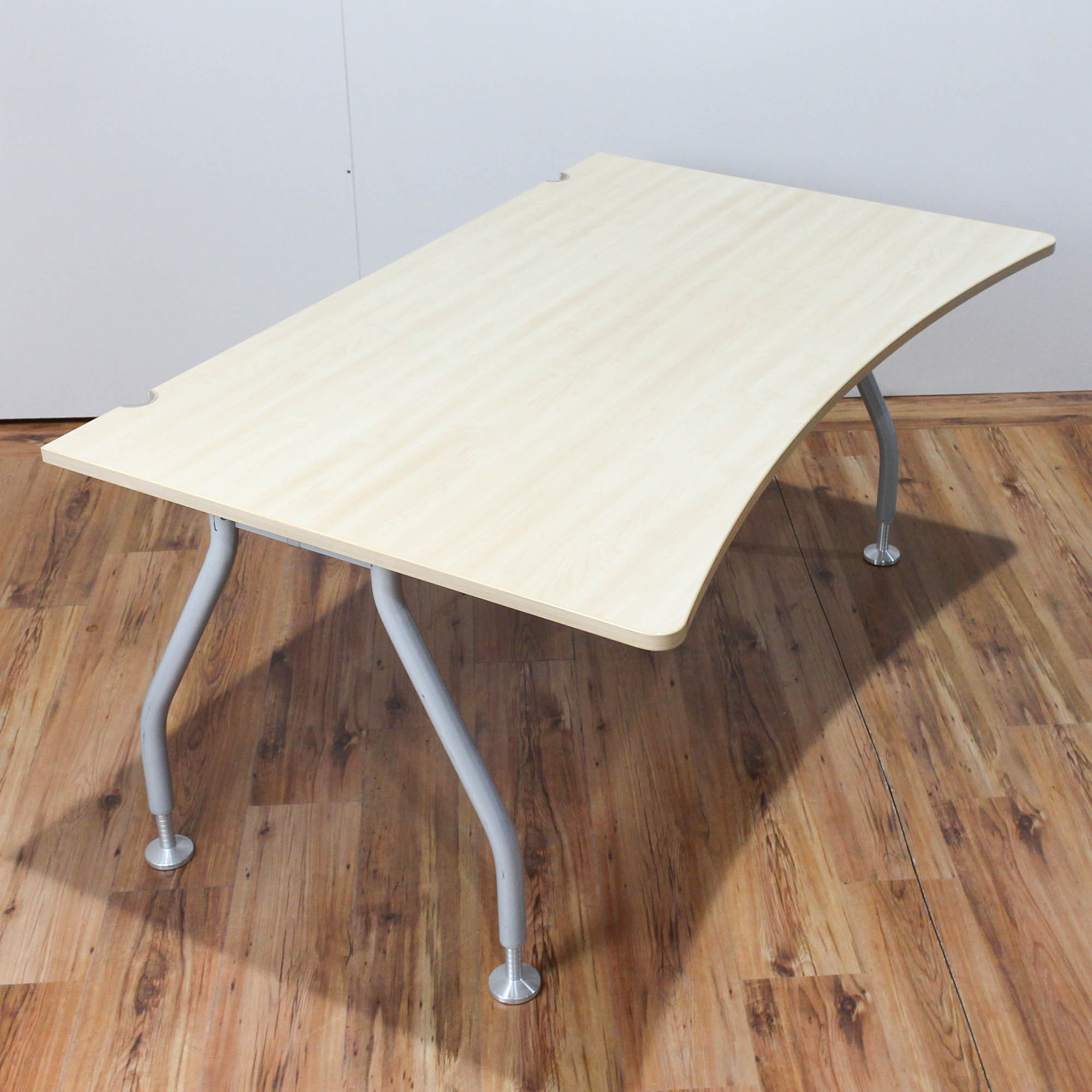 Werndl Schreibtisch - 160x100cm CP-Form in Ahorn - A-Fußgestell in silber