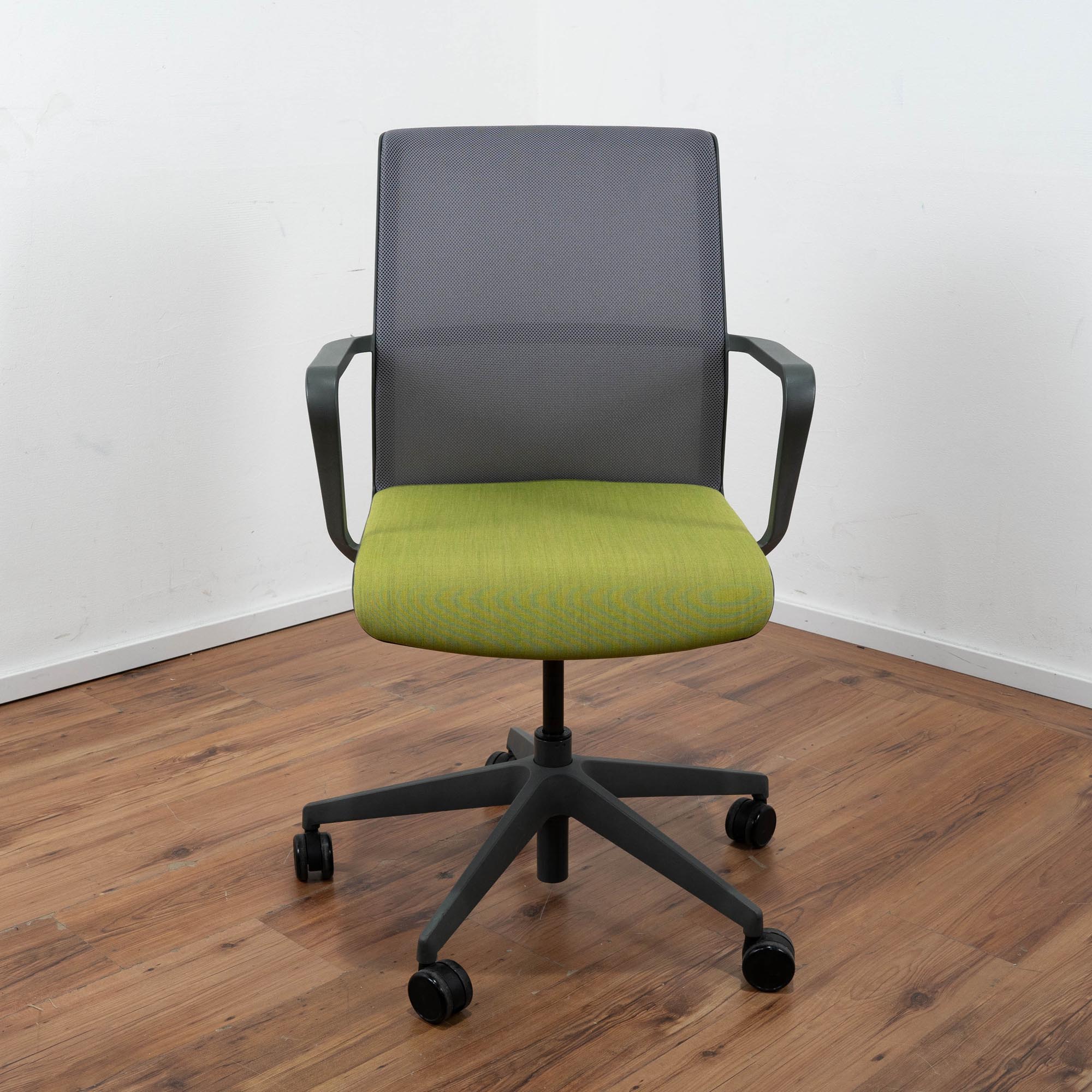 Senator Konferenzstuhl - Bürodrehstuhl - Gestell schwarz - Sitzpolster grün