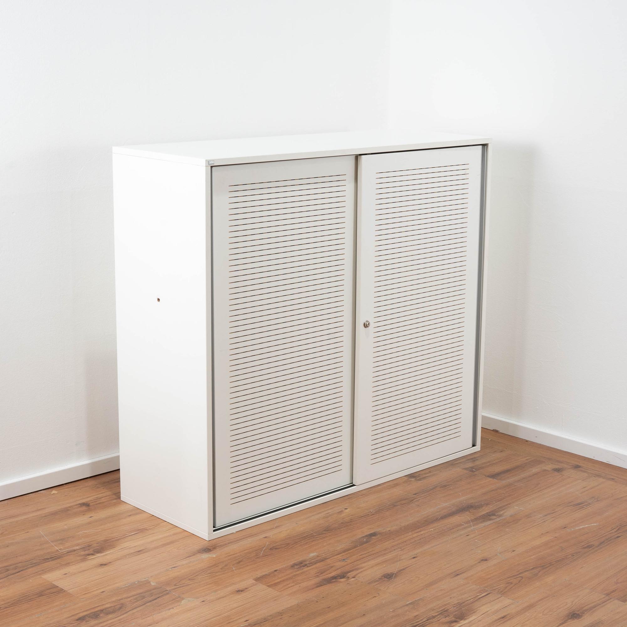 Sedus Sideboard weiß 3OH - mit geschlitzten Schiebetüren - 120 x 45 x 115 cm (B/T/H)  