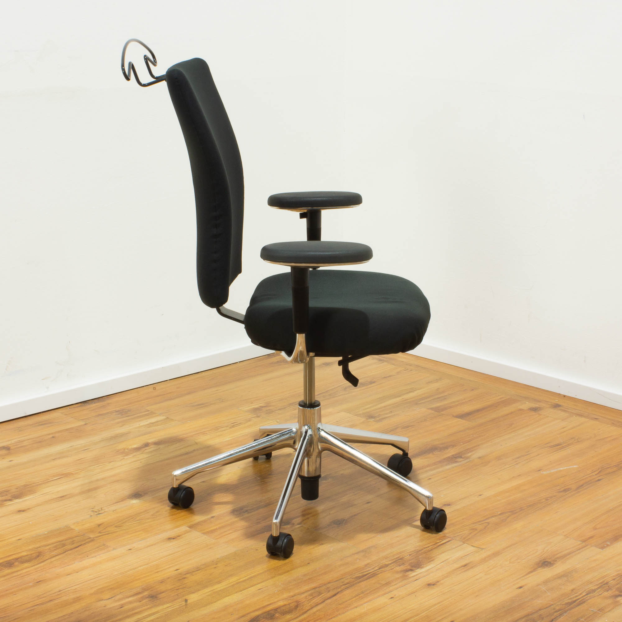 Vitra T-Chair - Bezug Stoff schwarz - 5-Sternfußgestell chrom