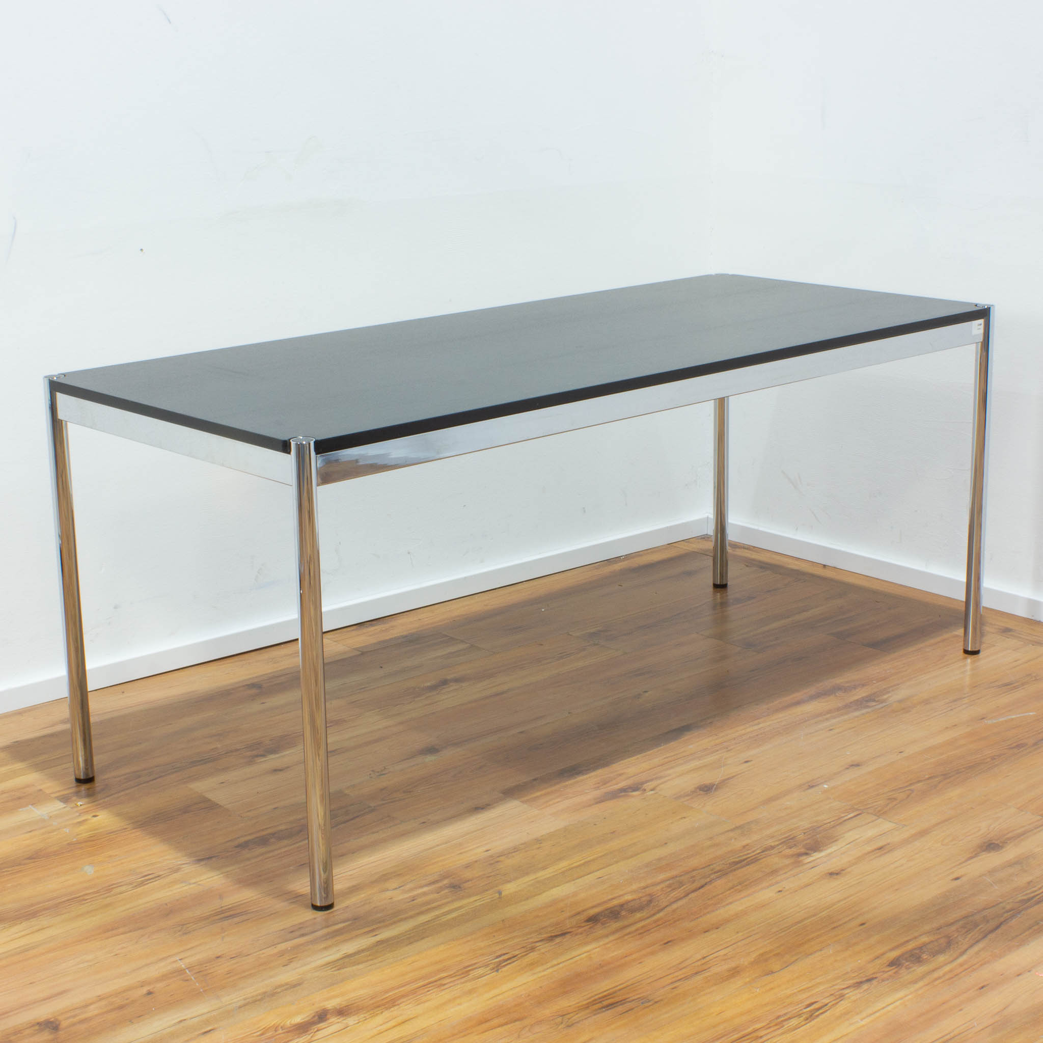 USM Haller Schreibtisch - Tischplatte eiche schwarz gebraucht - 175 x 75 cm