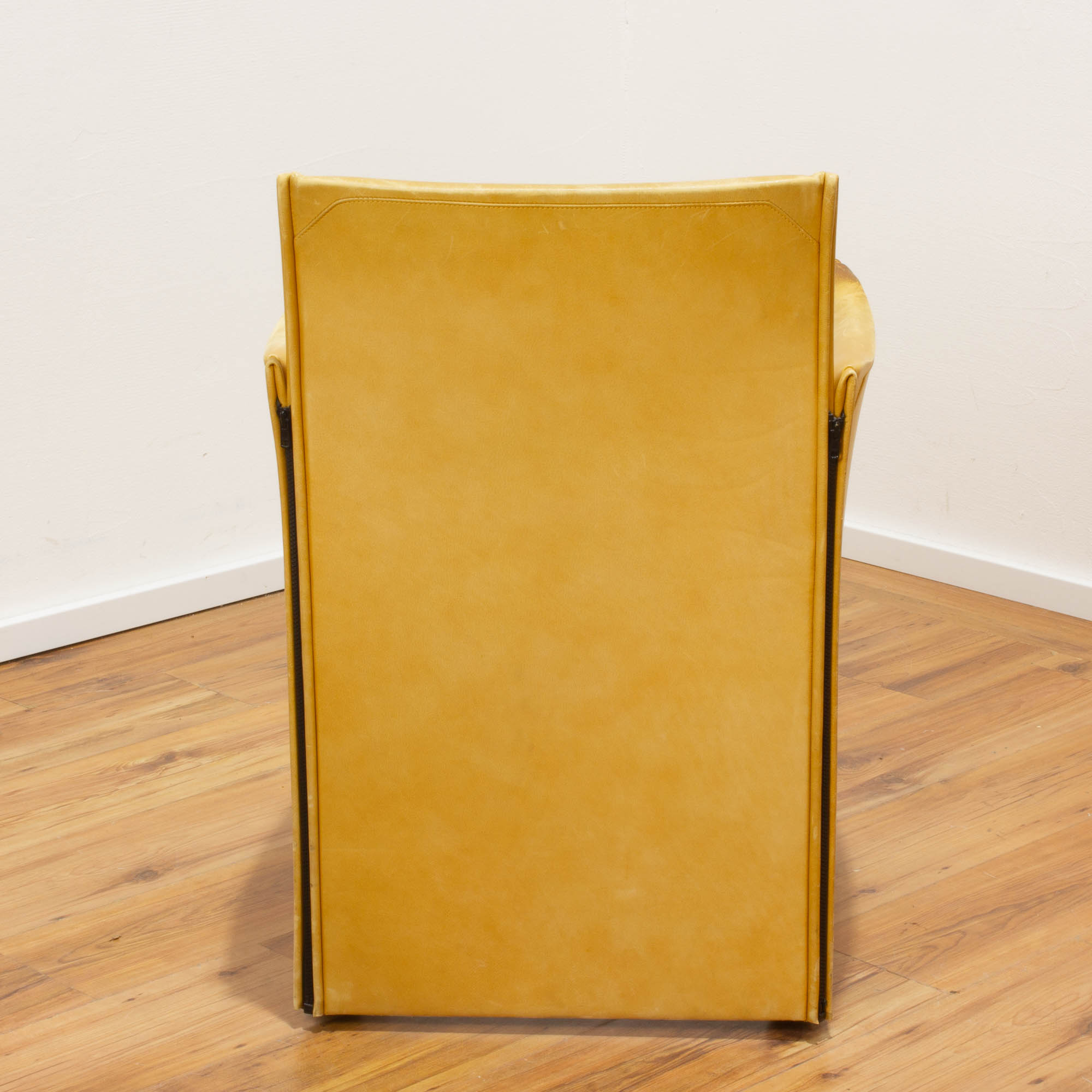 Cassina Sessel Set - Leder beige im Used-Look und Glastisch