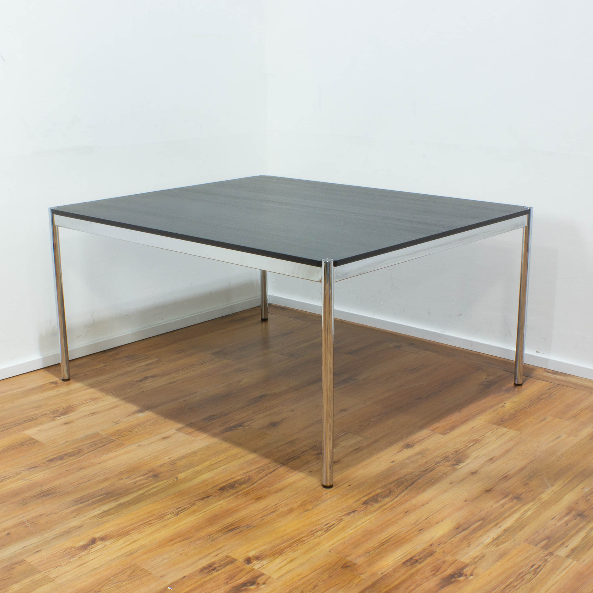 USM Haller Schreibtisch - Tischplatte esche schwarz- gebraucht - 150 x 125 cm 