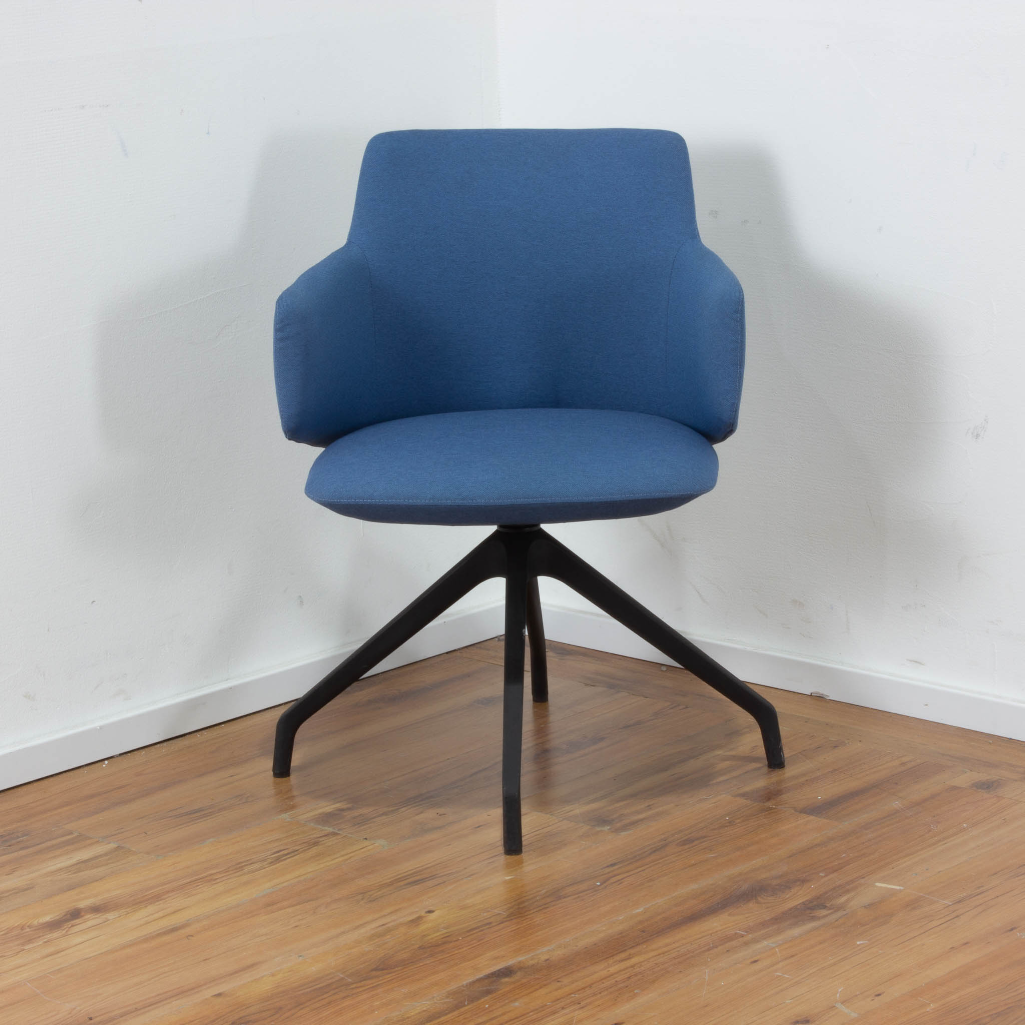 LD Seating Besucherstuhl - Sessel blau mit schwarzem 4-Fußgestell