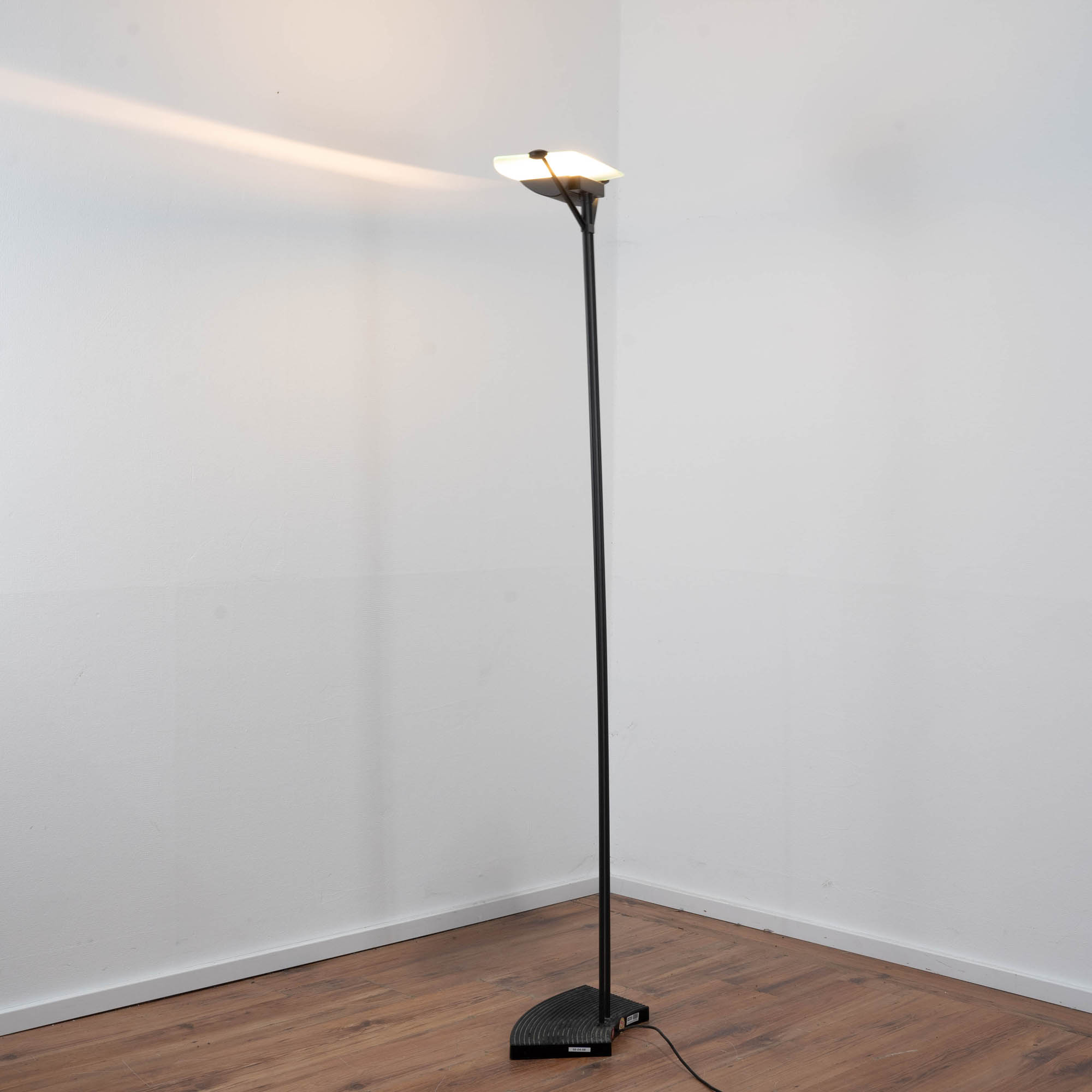 Stehlampe anthrazit - 180 hoch - Lampenschirm aus Milchglas - von Sigheaki Asahara