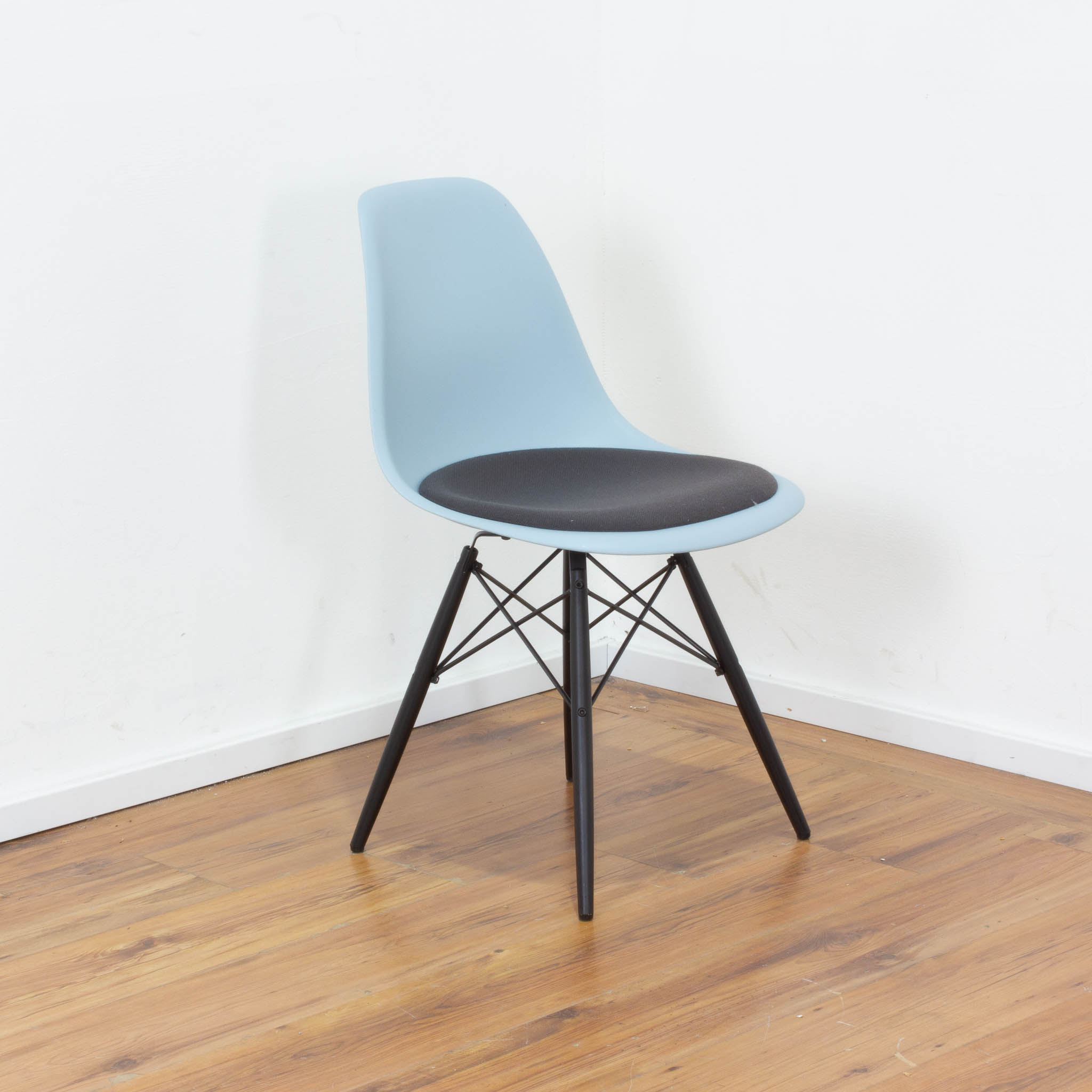 Vitra Eames Plastic Chair Besucherstuhl - blau + grau
