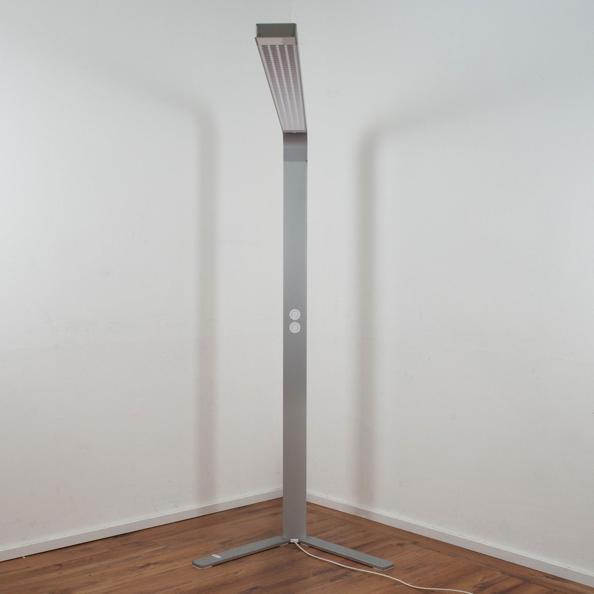 XT-A LONG von Tobias Grau - Büro-Stehlampe LED mit 180 cm Ausleger - Ausleuchtung wählbar Decke-Boden 