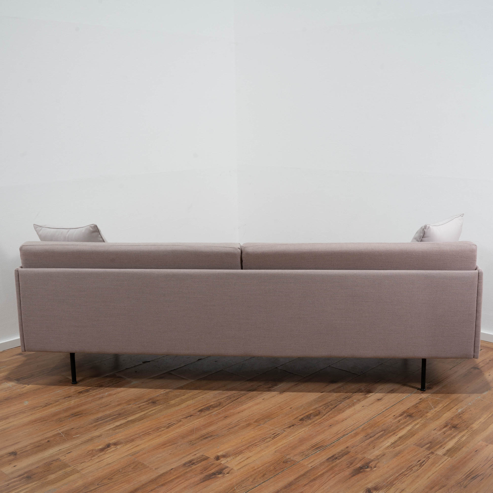 Sofa "Outline" 2-3 Sitzer - 4-Fußgestell