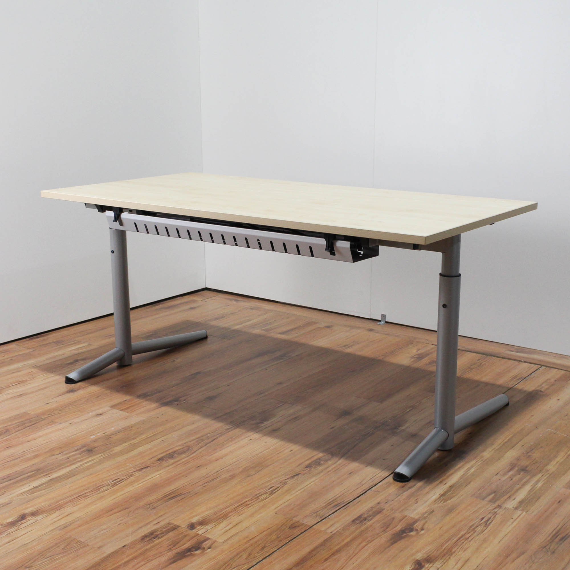 OKA Schreibtisch - 160x80cm in Ahorn - C-Fußgestell silber