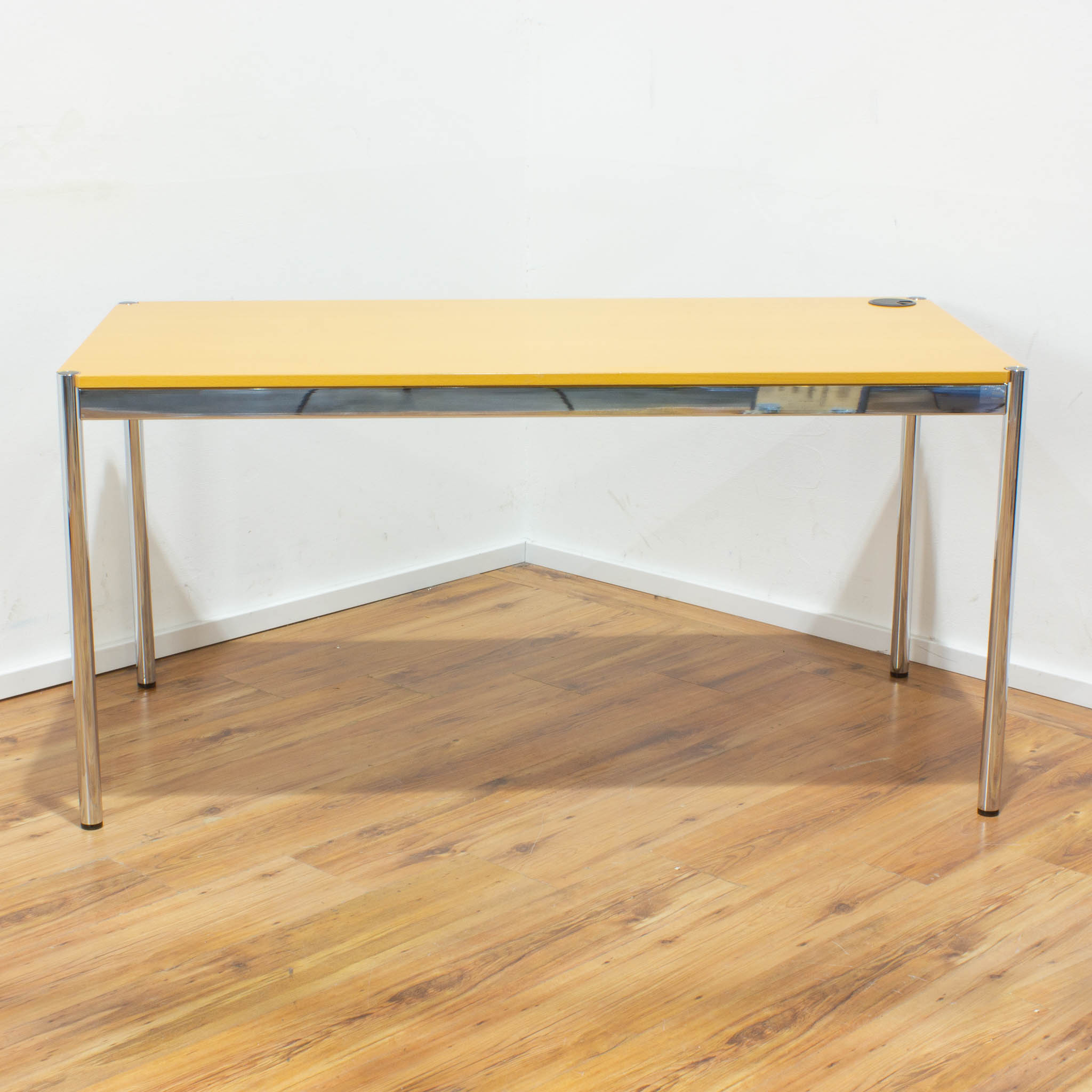 USM Haller Schreibtisch - Tischplatte buche mit Kabeldurchlass gebraucht - 150 x 75 cm