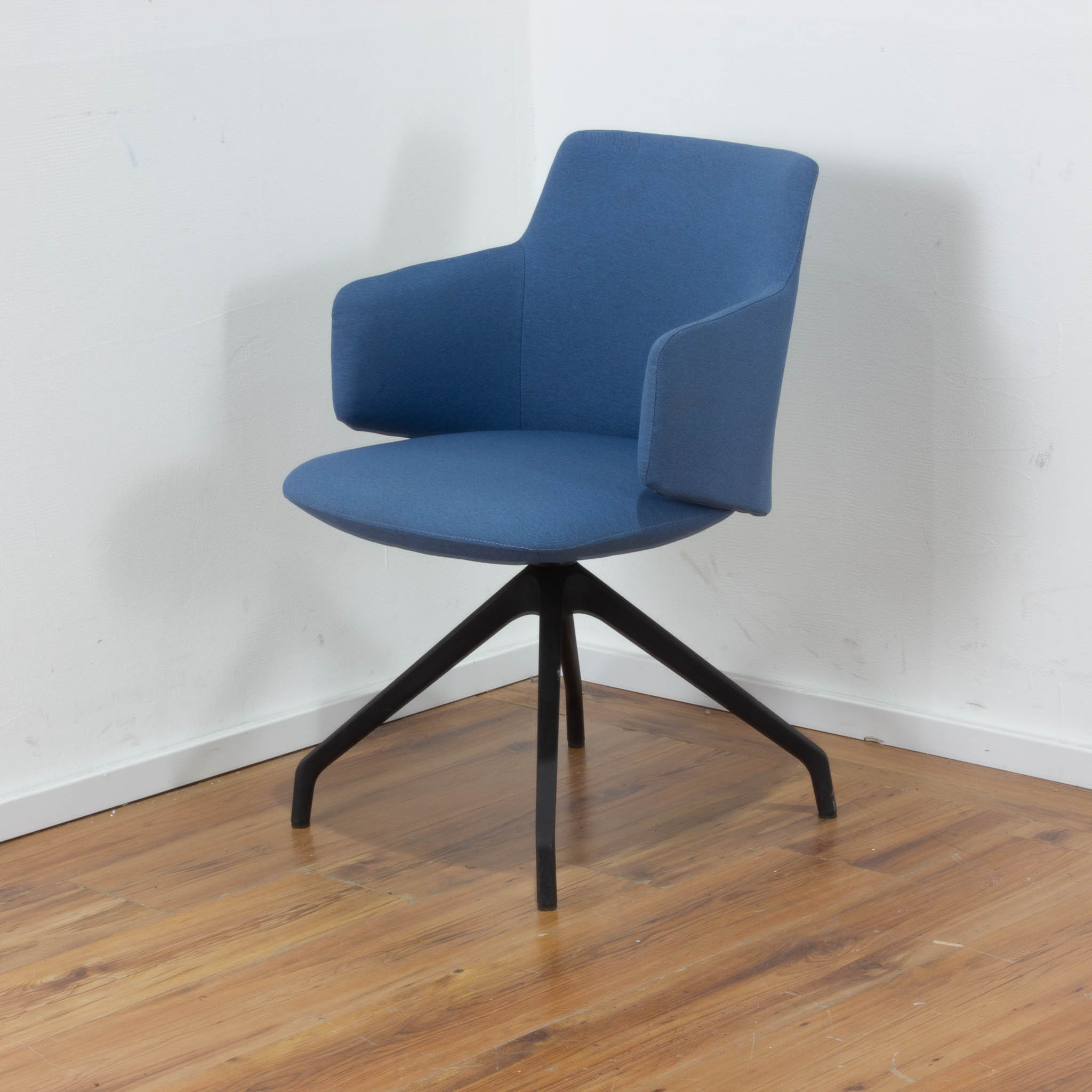 LD Seating Besucherstuhl - Sessel blau mit schwarzem 4-Fußgestell