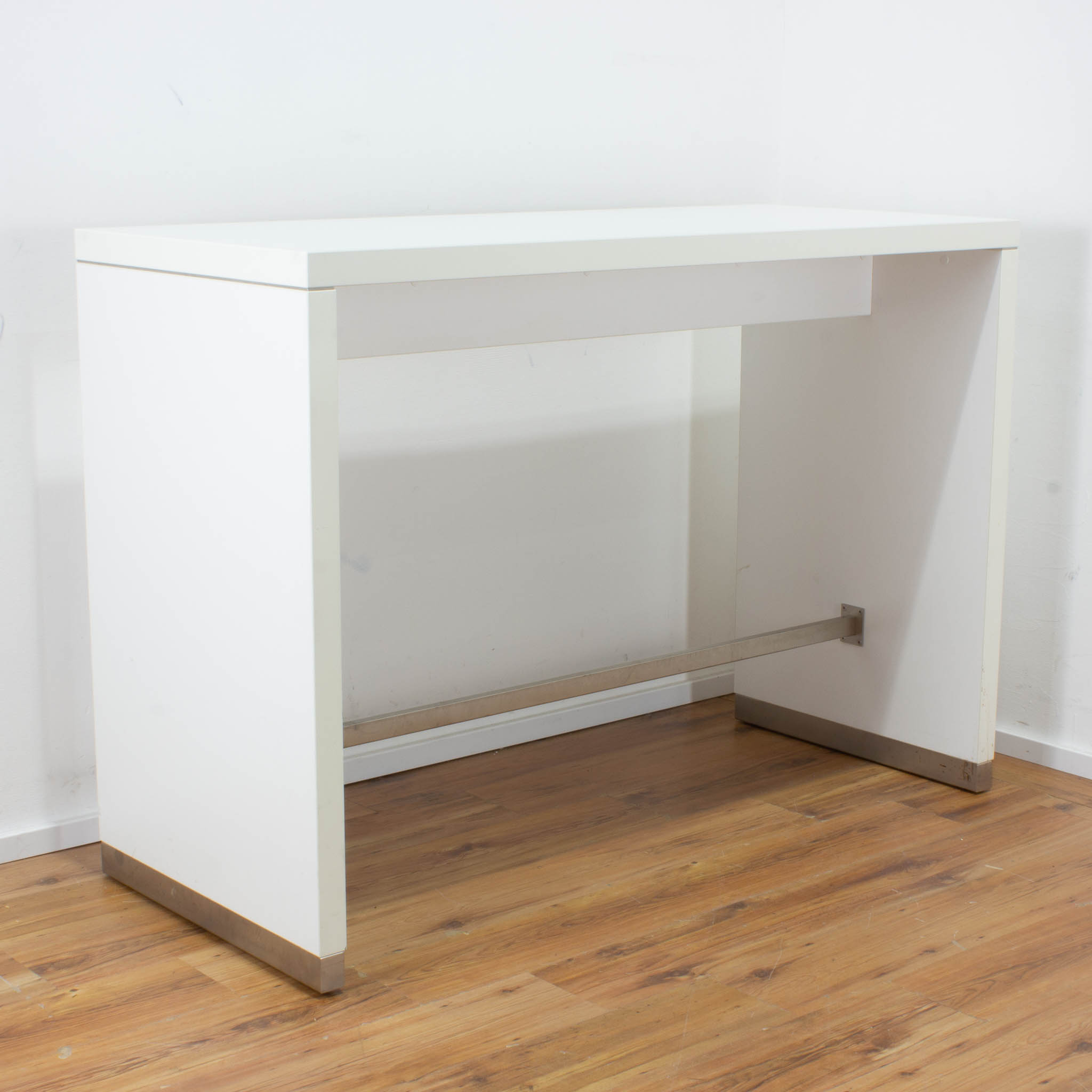 Stehtisch - Tresen weiß mit Metallsockel - 160 x 68 x 112 cm (L/B/H) - Fußablage