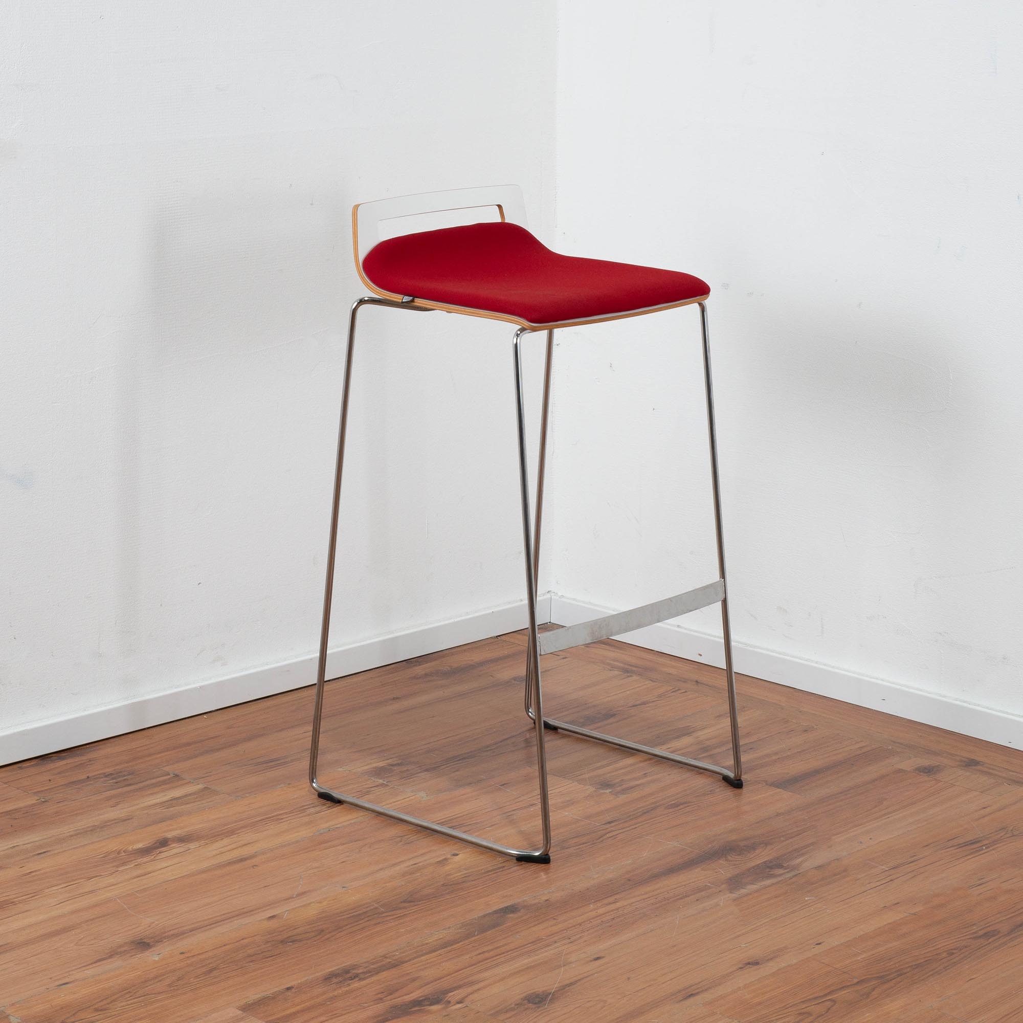Sedus "Meet Chair" Hocker - Sitzauflage rot - stapelbar - Chromgestell - Fußleiste