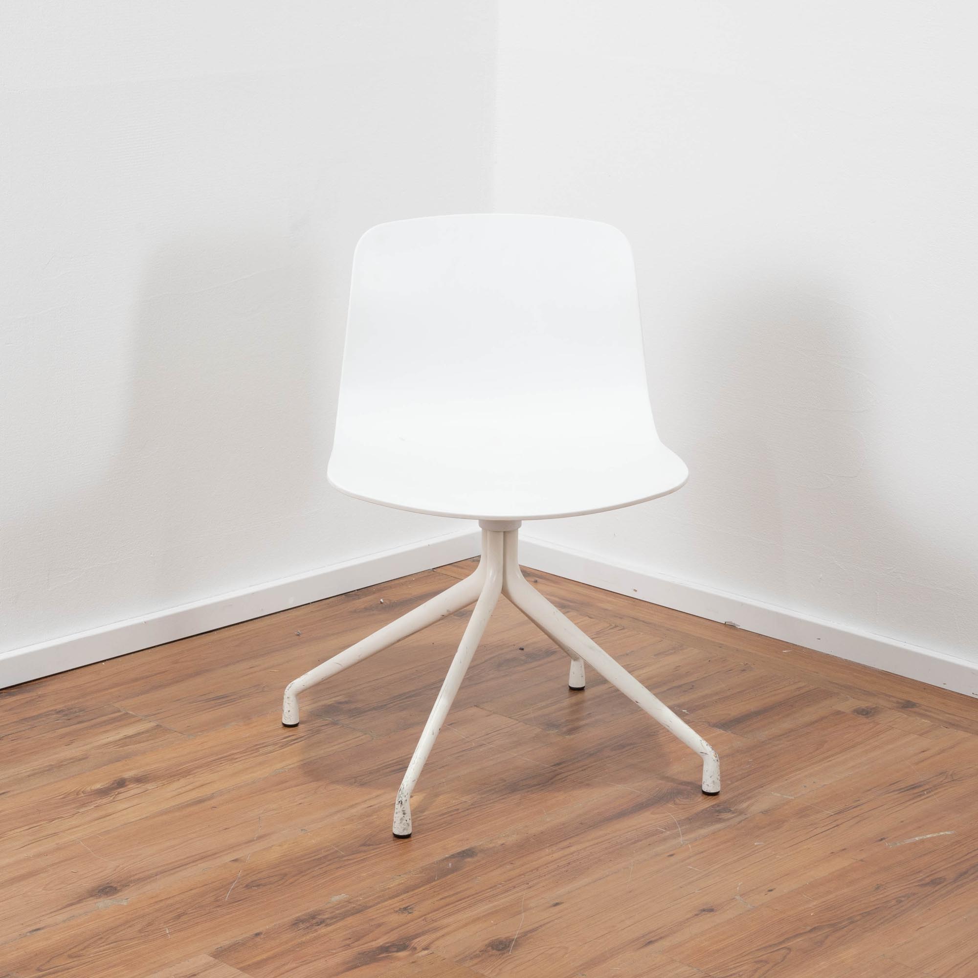 Hay "About a Chair" Besucherstuhl - Kunststoff weiß - 4-Fuß Gestell Metall weiß
