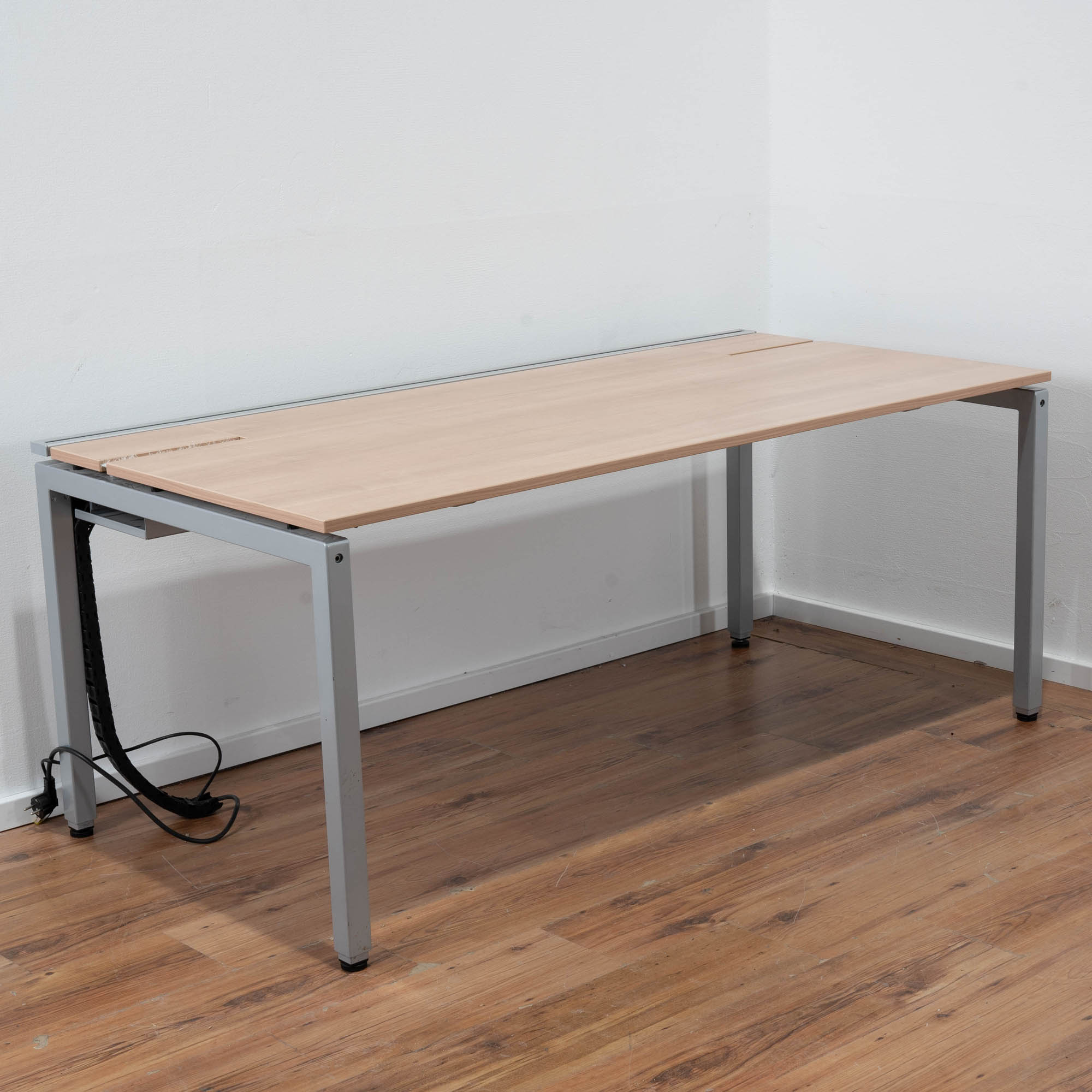 VS Möbel Schreibtisch Buche 160 x 80 cm - manuell höhenverstellbar - mit Netzwerkverkabelung 