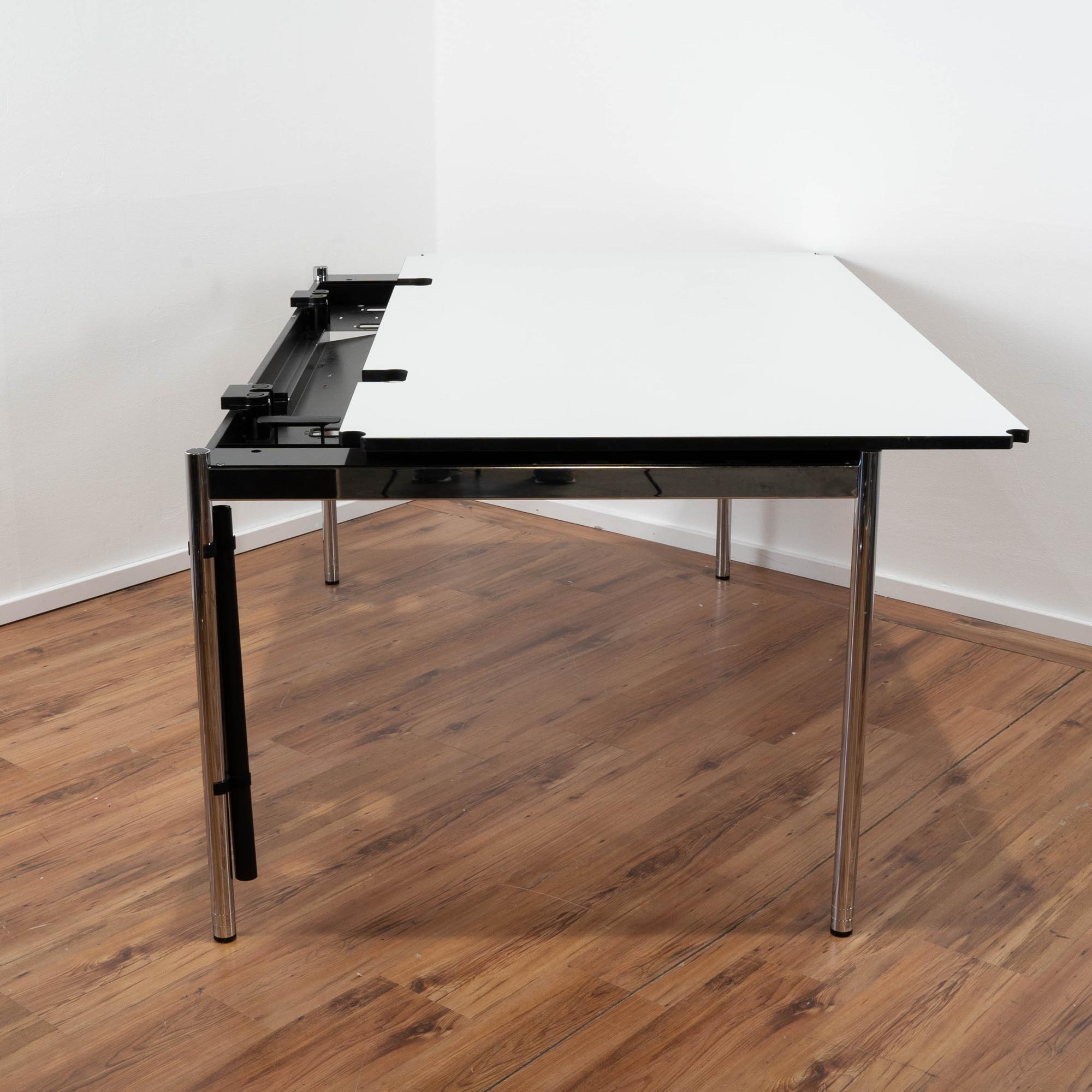 USM Haller Schreibtisch "Advanced" weiß - 200 x 100 cm - Gestell Chrom - Tischplatte ausziehbar 