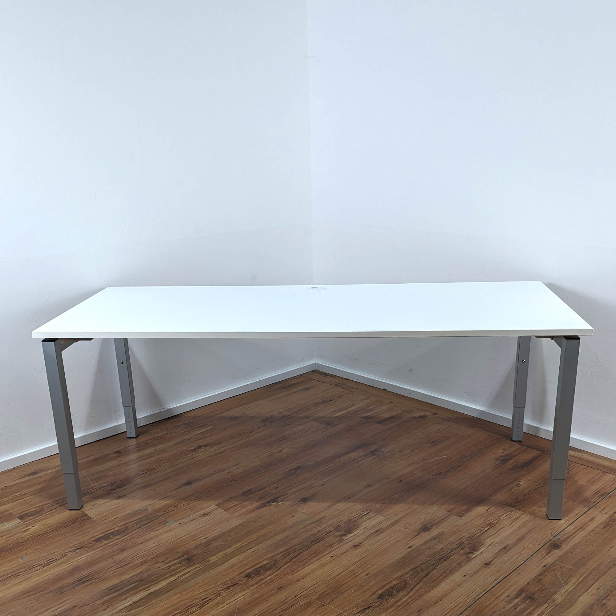 Schreibtisch weiß - Gestell grau 200 x 80 cm - Kabelauslass - Kabelwanne