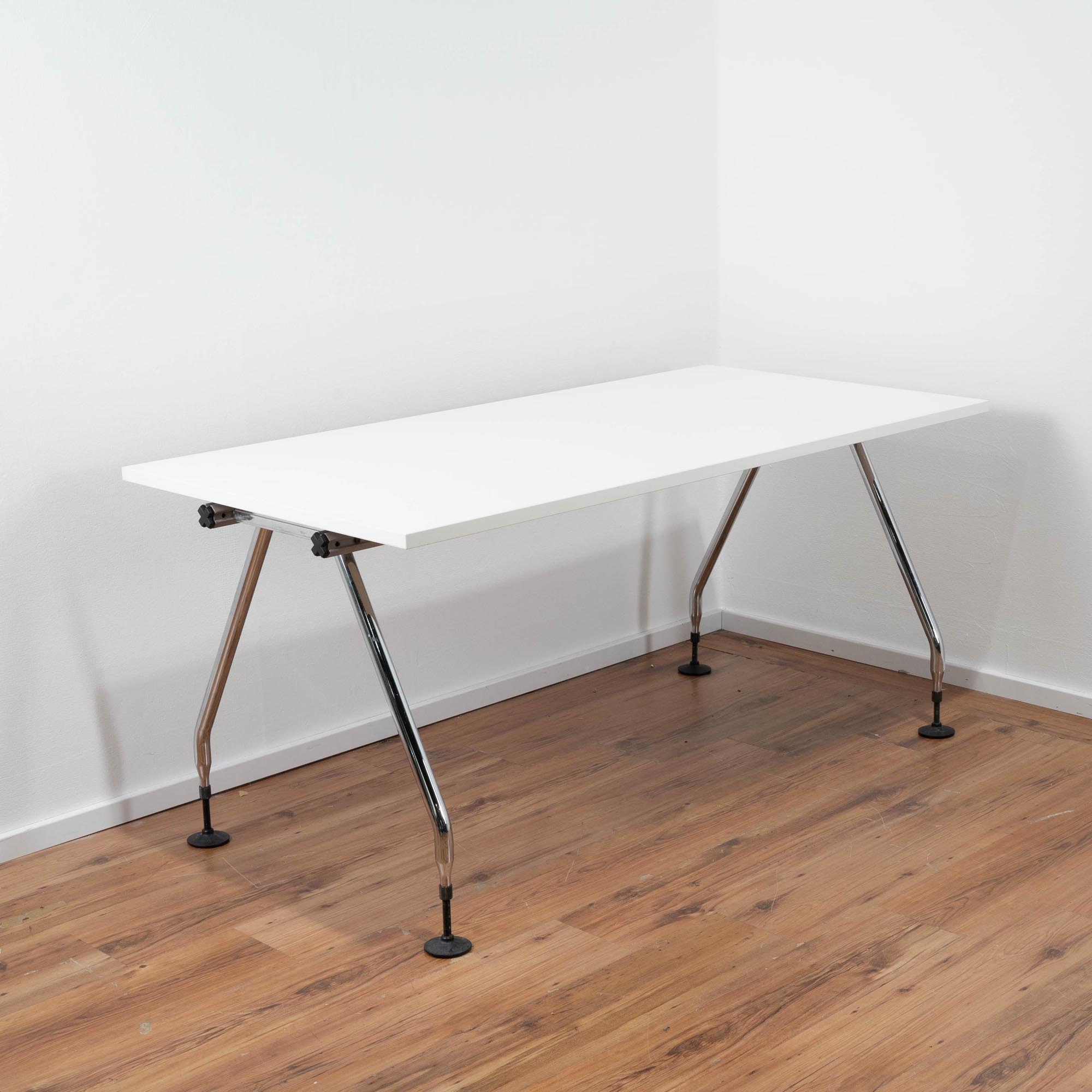 Vitra Schreibtisch - Platte weiß - 4-Fuß Gestell - höhenverstellbar an den Füßen