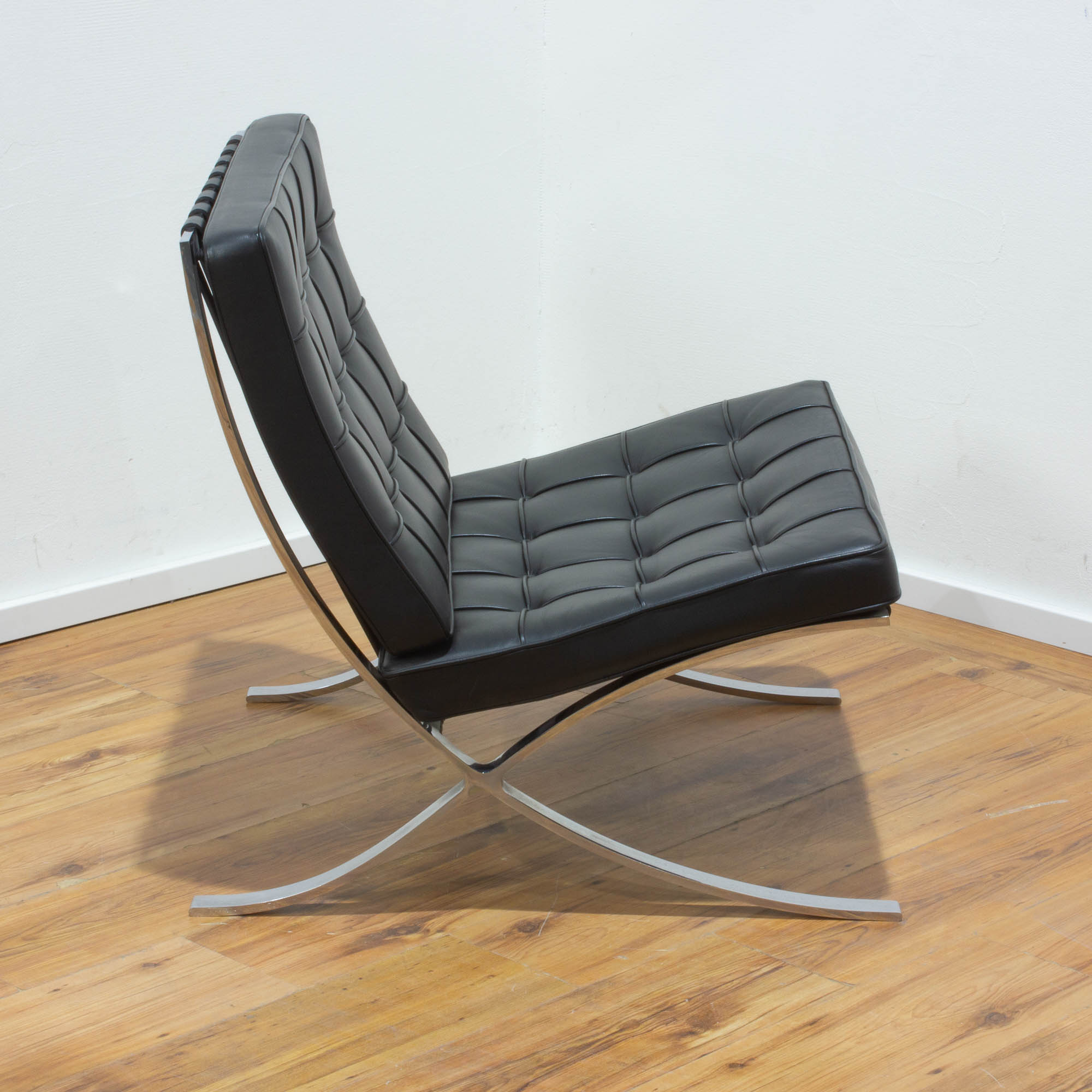 Knoll International Barcelona Chair Leder schwarz - Design by Ludwig Mies van der Rohe