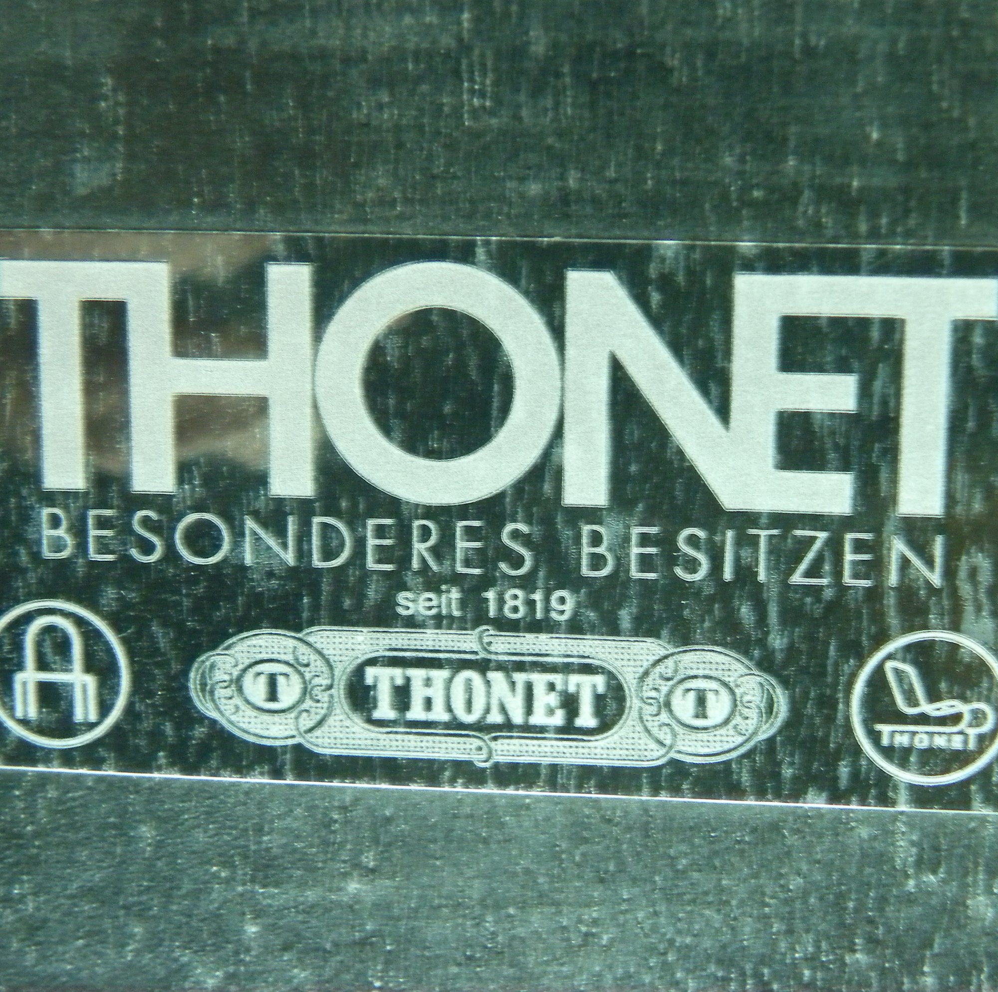 Thonet S60 - Besucherstuhl - Stoff in braun - Gestell chrom