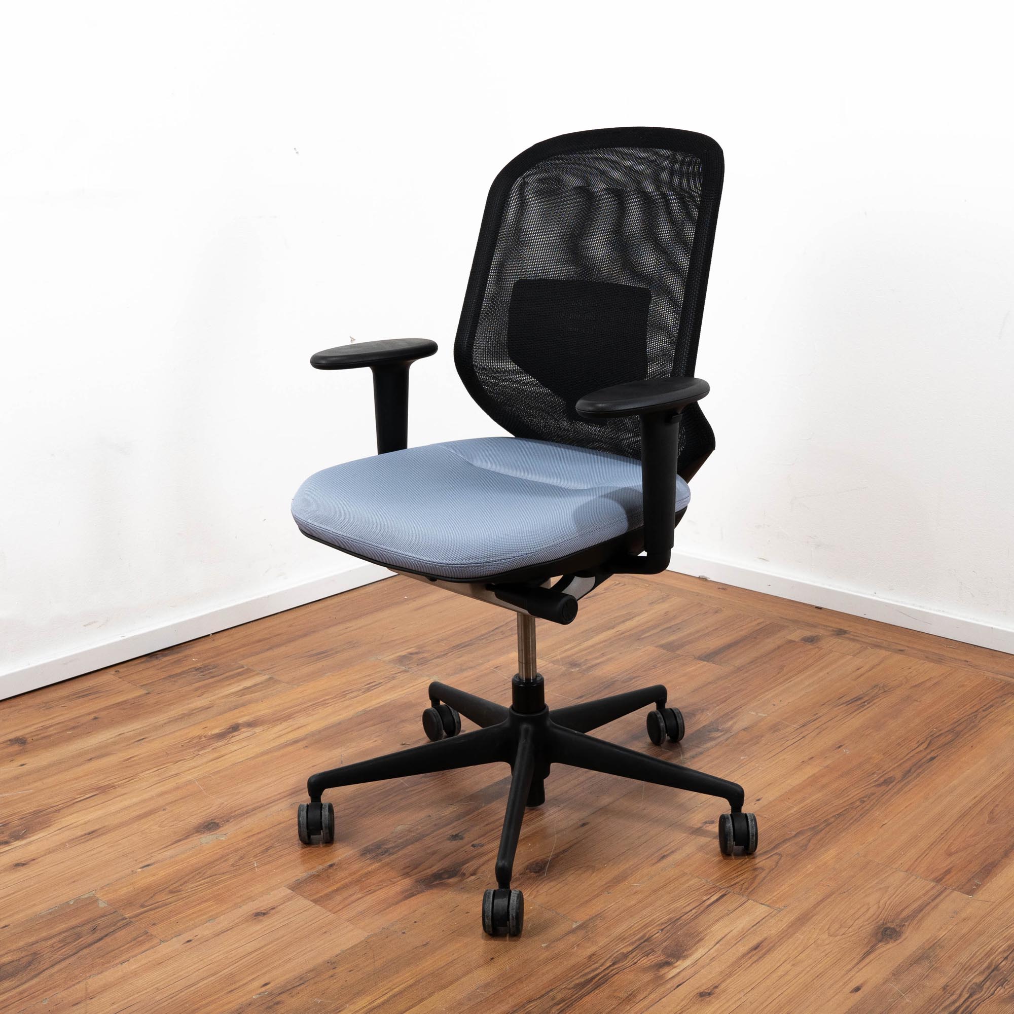 Vitra Bürodrehstuhl - Sitzpolster blau mit Netz-Rückenlehne schwarz