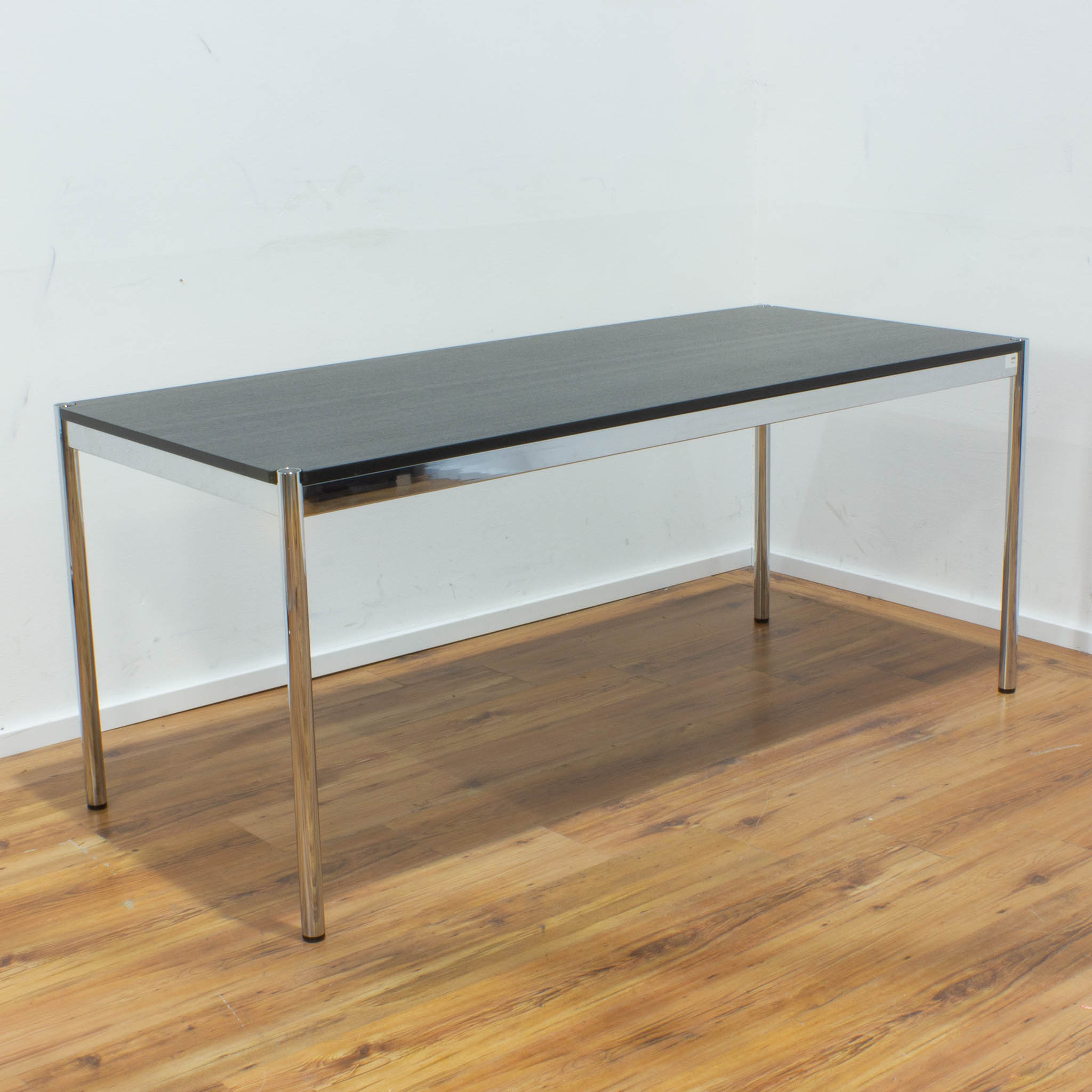 USM Haller Schreibtisch - Tischplatte eiche schwarz - 175 x 75 cm