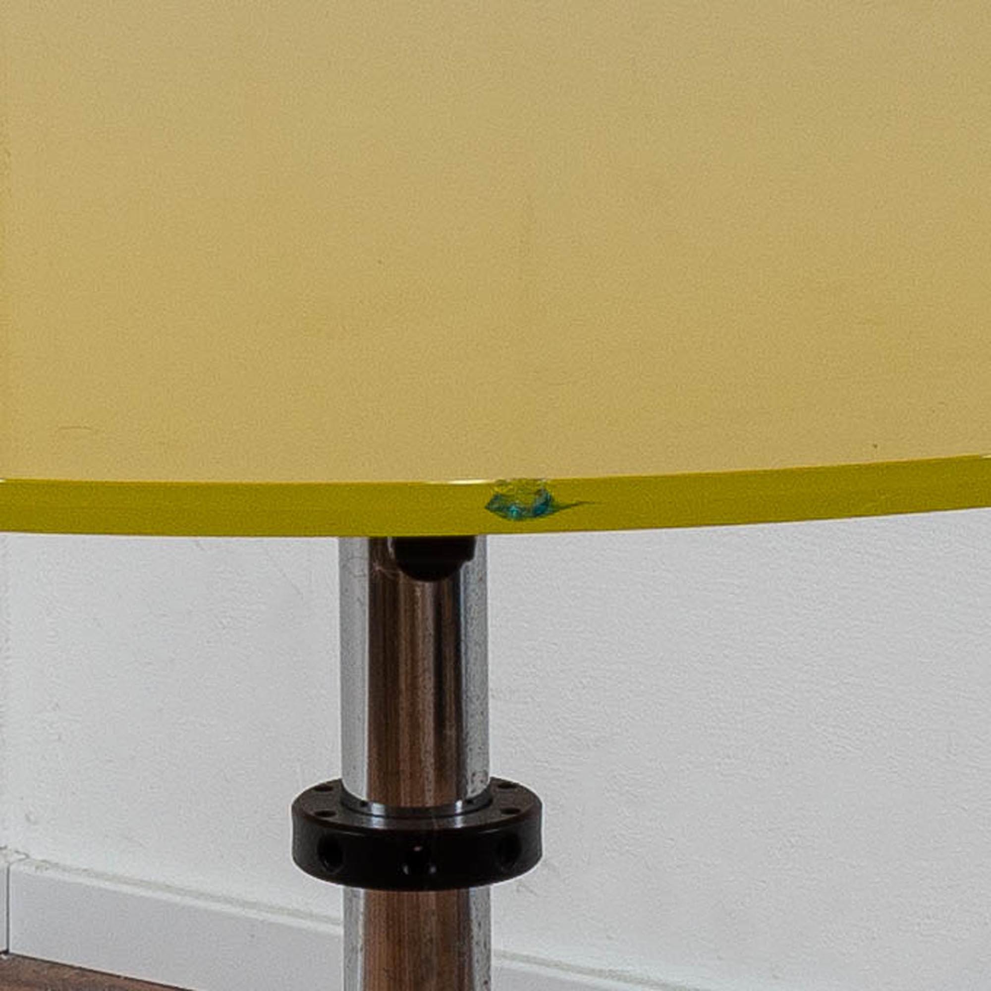 USM "Kitos" Glastisch Ø 110 cm gelb - Chromgestell - beschädigte Glasplatte