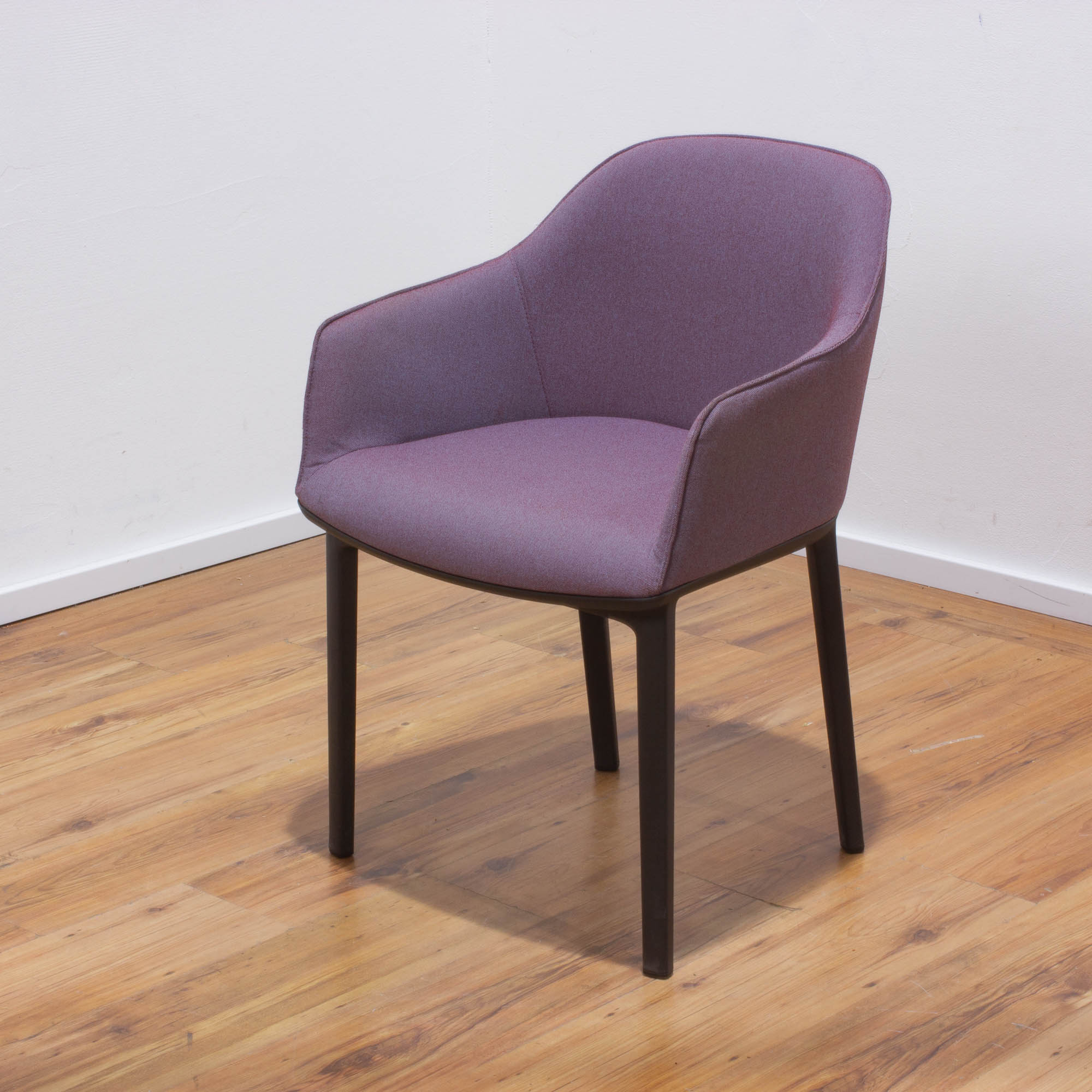Vitra "Softshell" Chair dunkelrot / eisblau - Gestell 4-Fuß schwarz