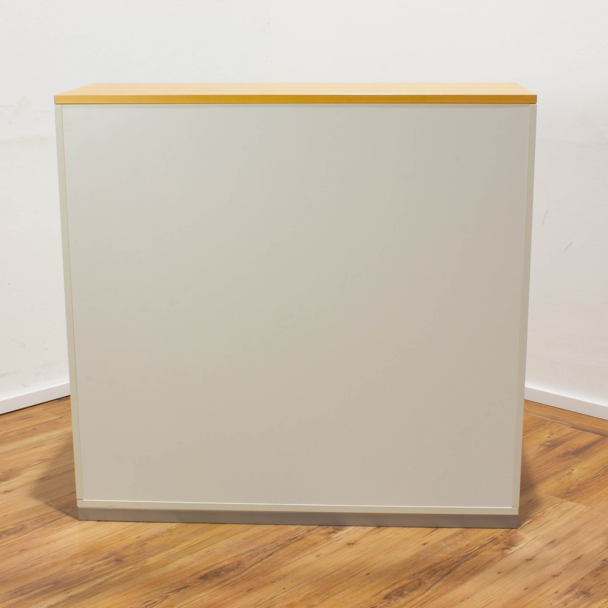 Steelcase Sideboard 3OH weiß/eiche - Korpus weiß - Schiebetüren weiß