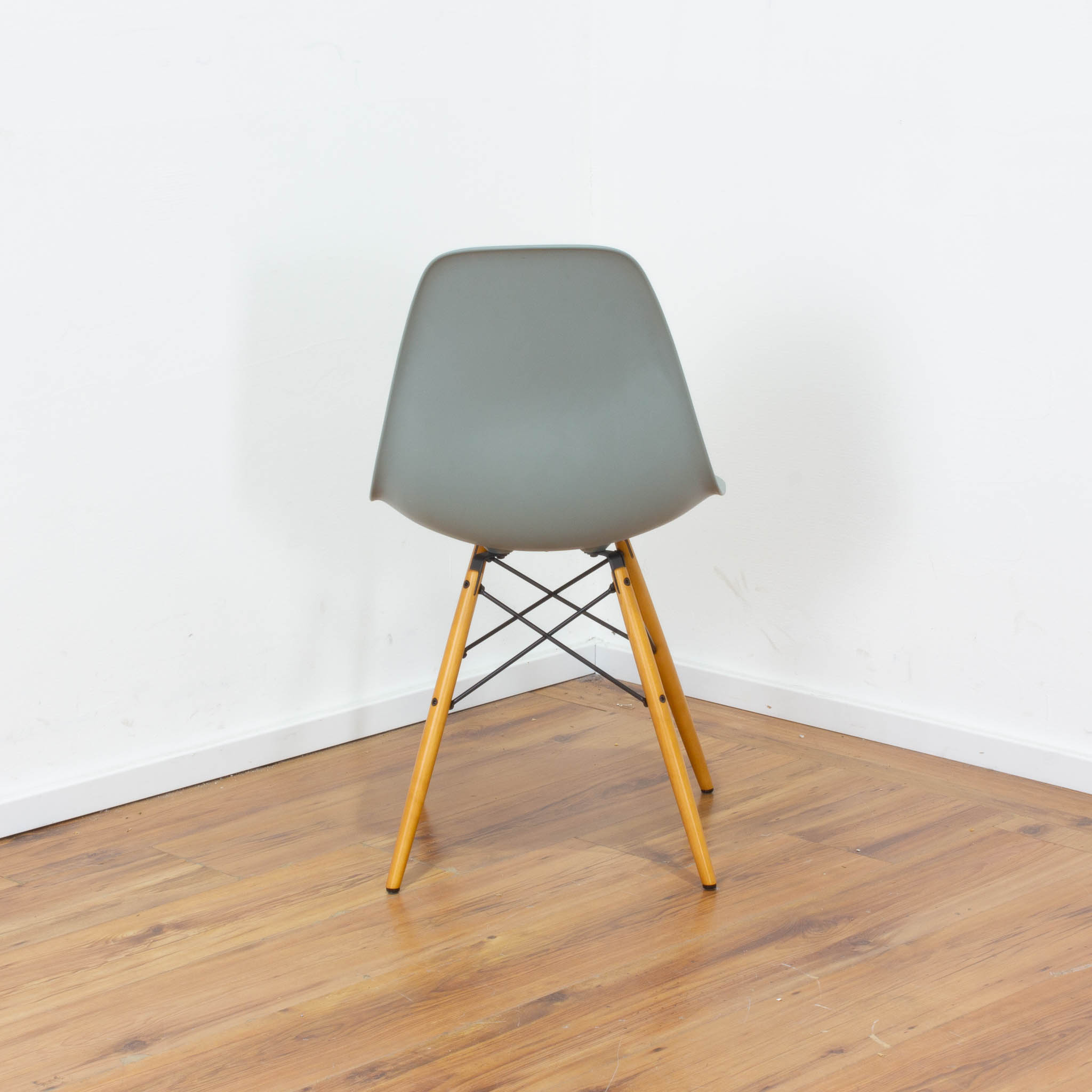 Vitra Eames Plastic Chair Besucherstuhl - grün