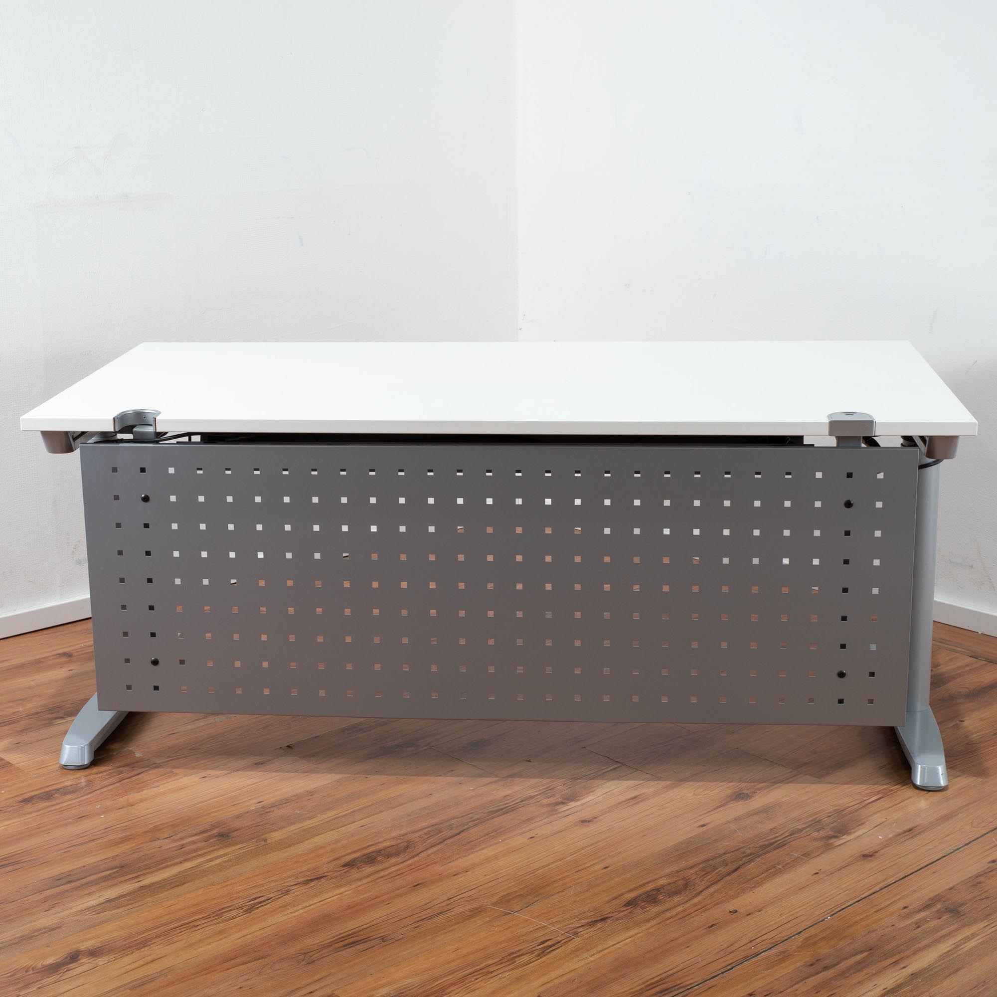 Hund E-Schreibtisch weiße Platte - 160 x 80 cm - T-Fußgestell Silber - Sichtblende gelocht 