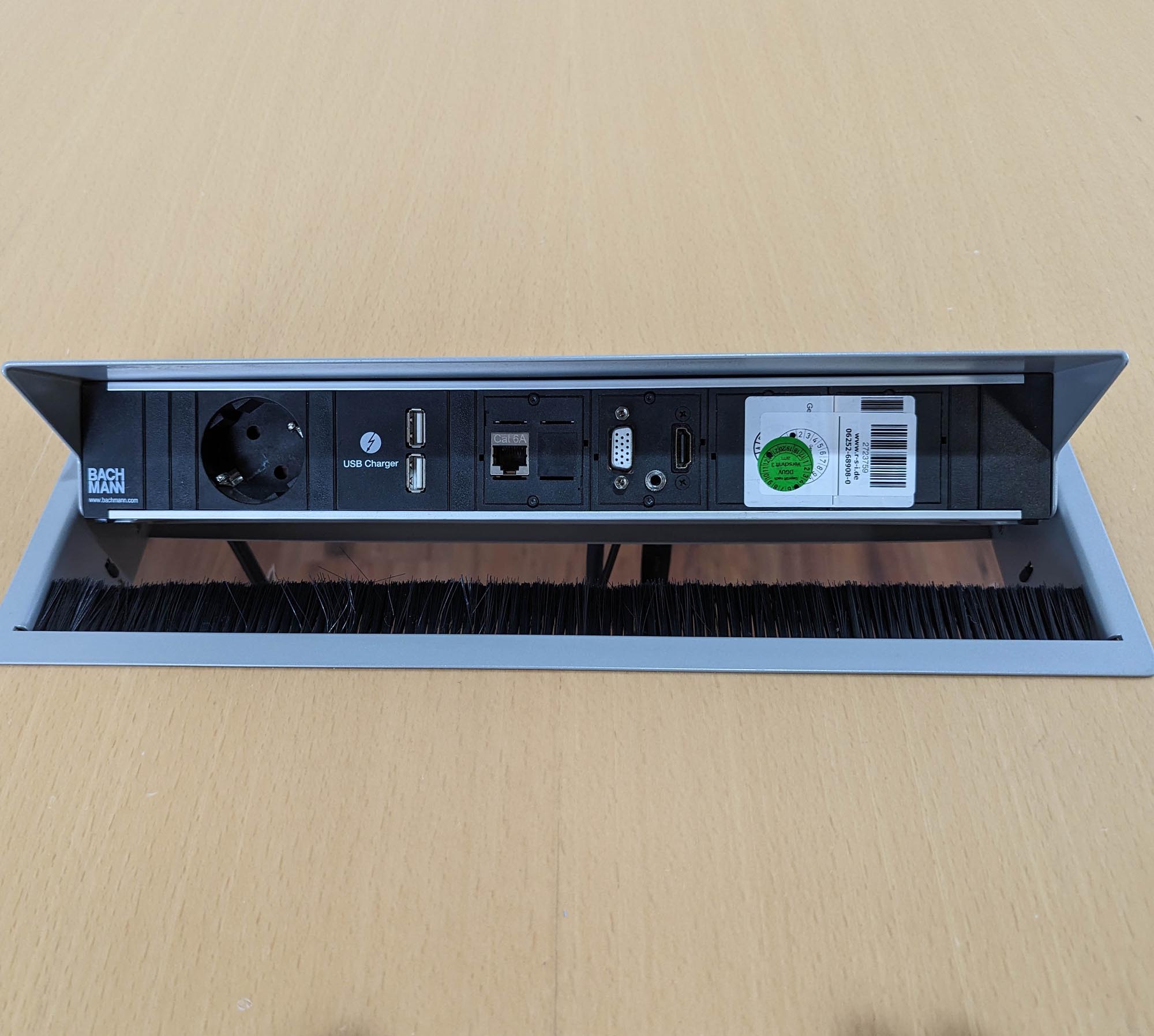 Konferenztisch Buche auf Rollen - 220 x 73 x 120 cm - 2x Netzwerkbox (230V, HDMI, USB, LAN, XLR, VGA, 3,5mm) 