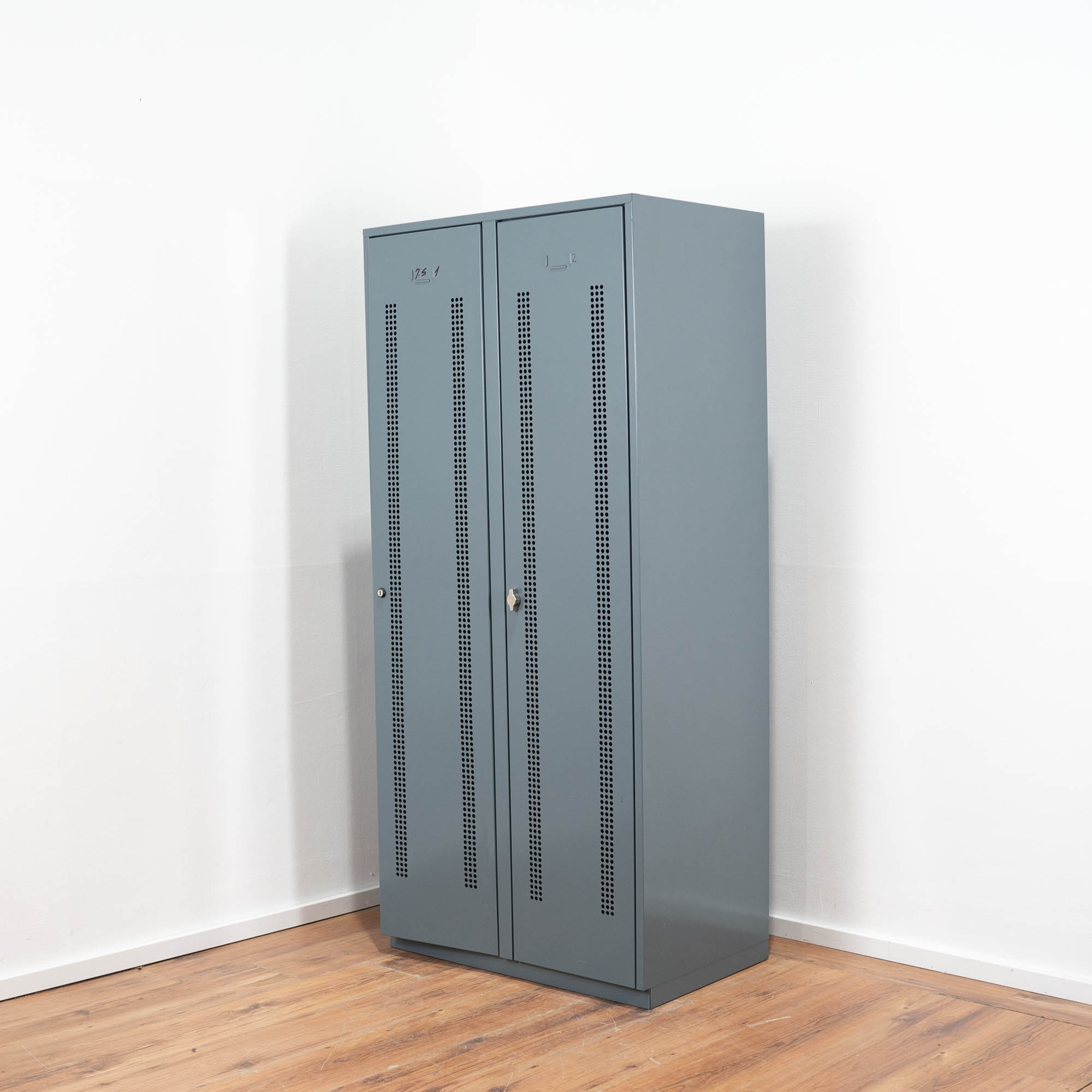 Wolf Metall Garderobenschrank - Spind - 2 Türen - 80 x 50 x 175 cm