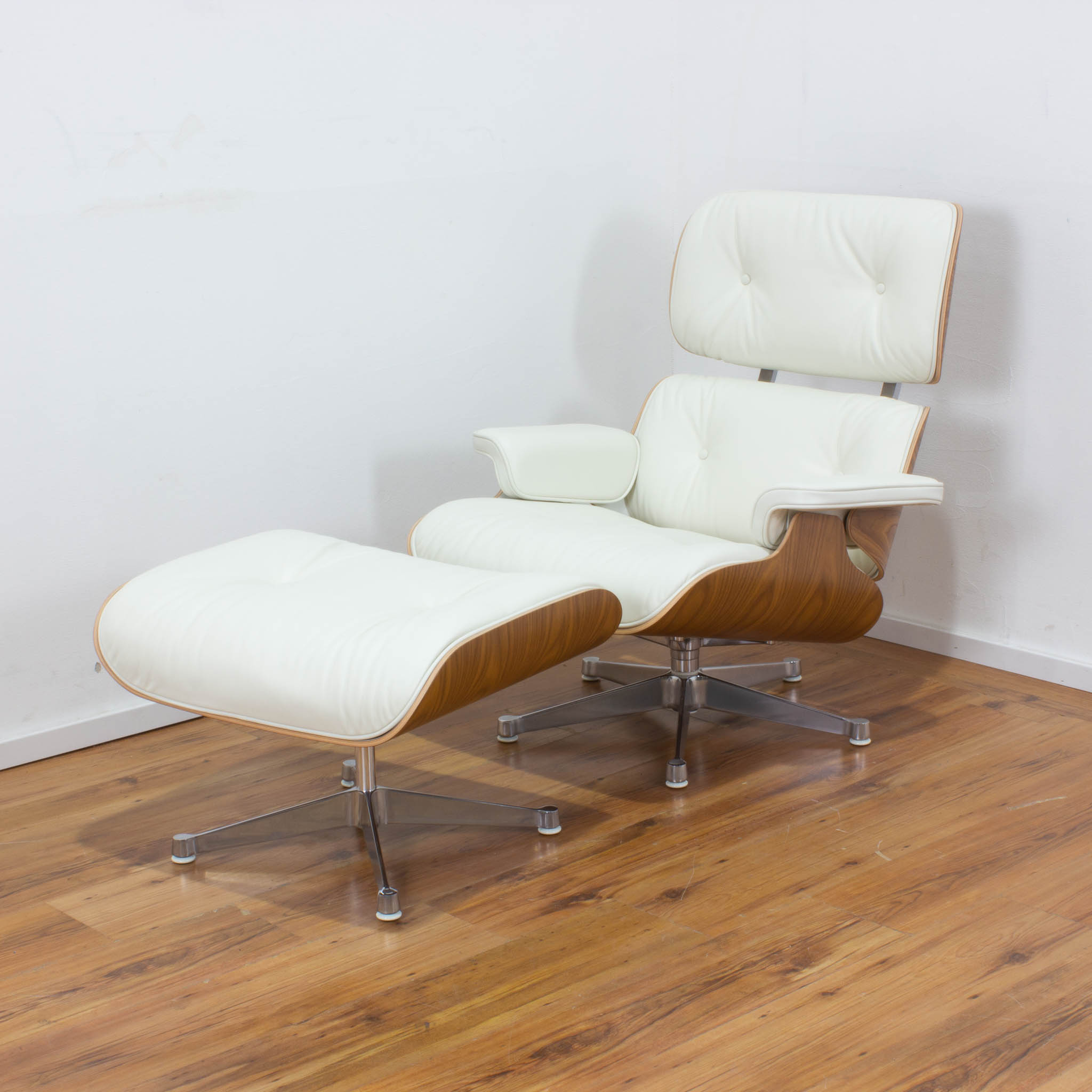Vitra Lounge Chair - Leder snow- Schale Nussbaum weiß pigmentiert + Ottomane - Gestell chrom