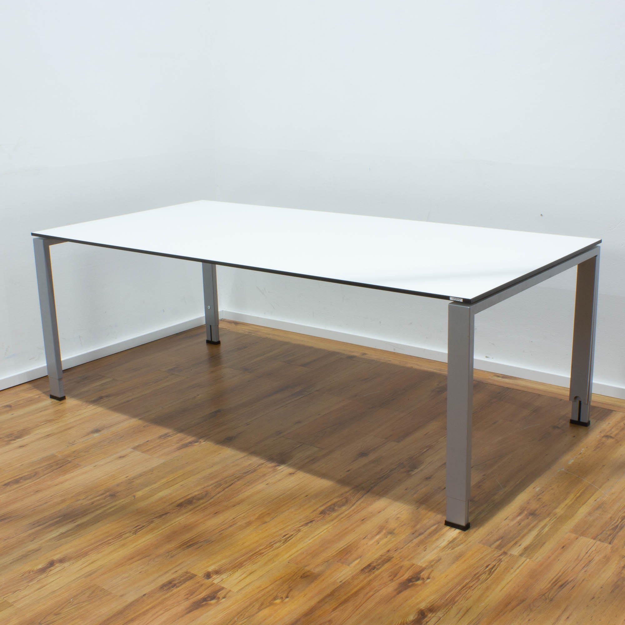 Vario Schreibtisch 200x100cm weiß - Gestell 4-Fuß silber