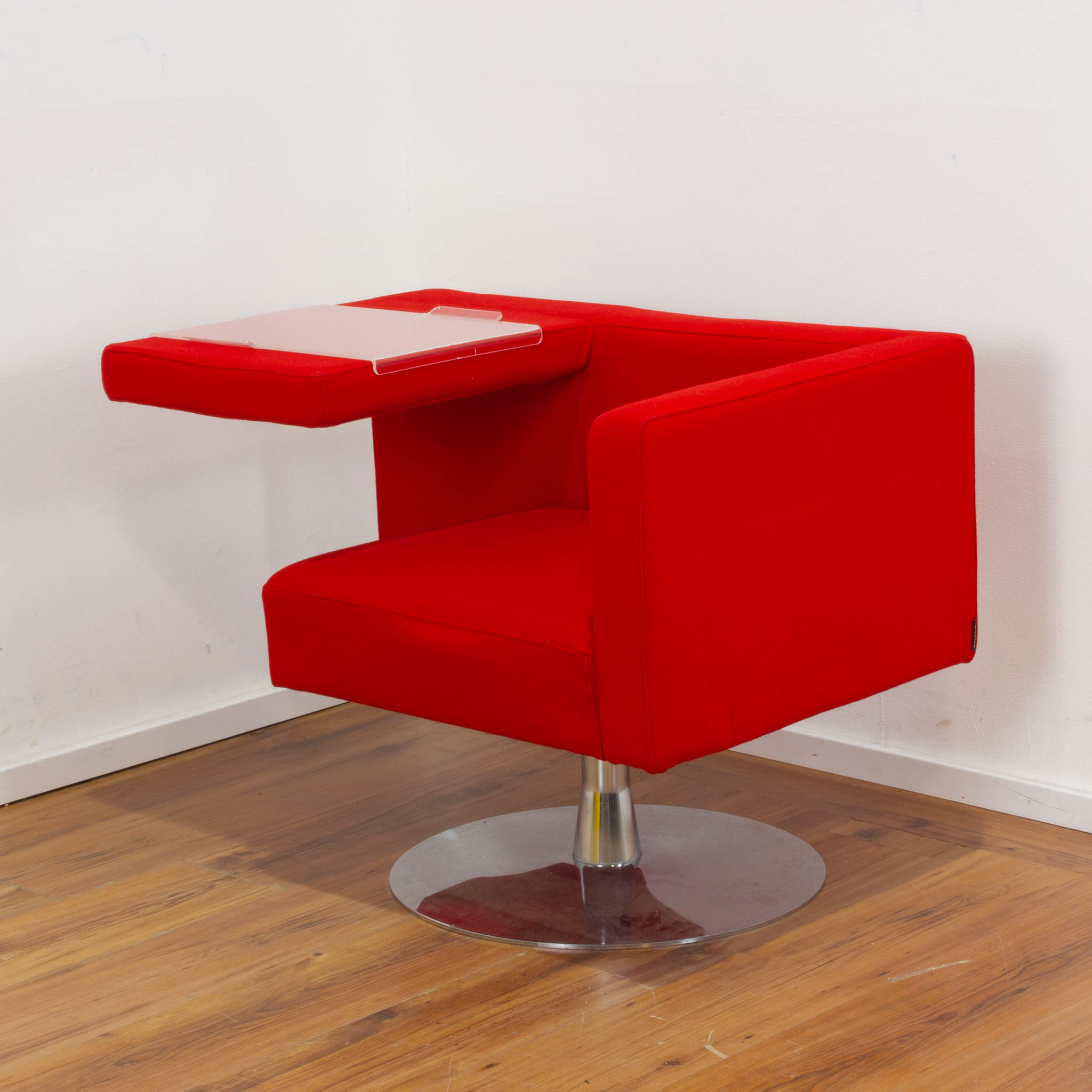 Offecct Solitaire Sessel+Tisch Kombination - Filz rot - Tellerfußgestell chrom