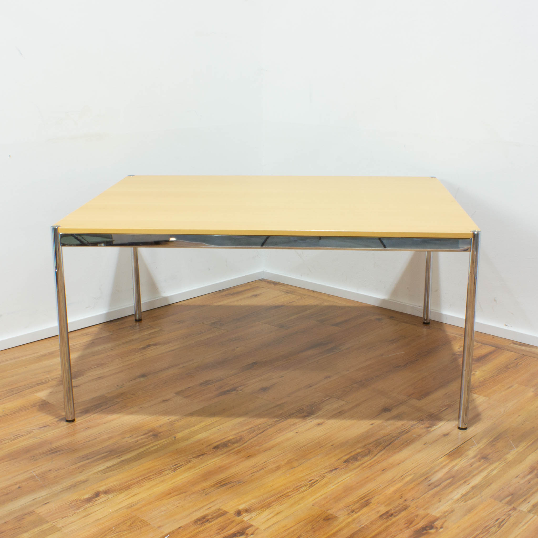 USM Haller Schreibtisch - Tischplatte buche - gebraucht - 150 x 125 cm 