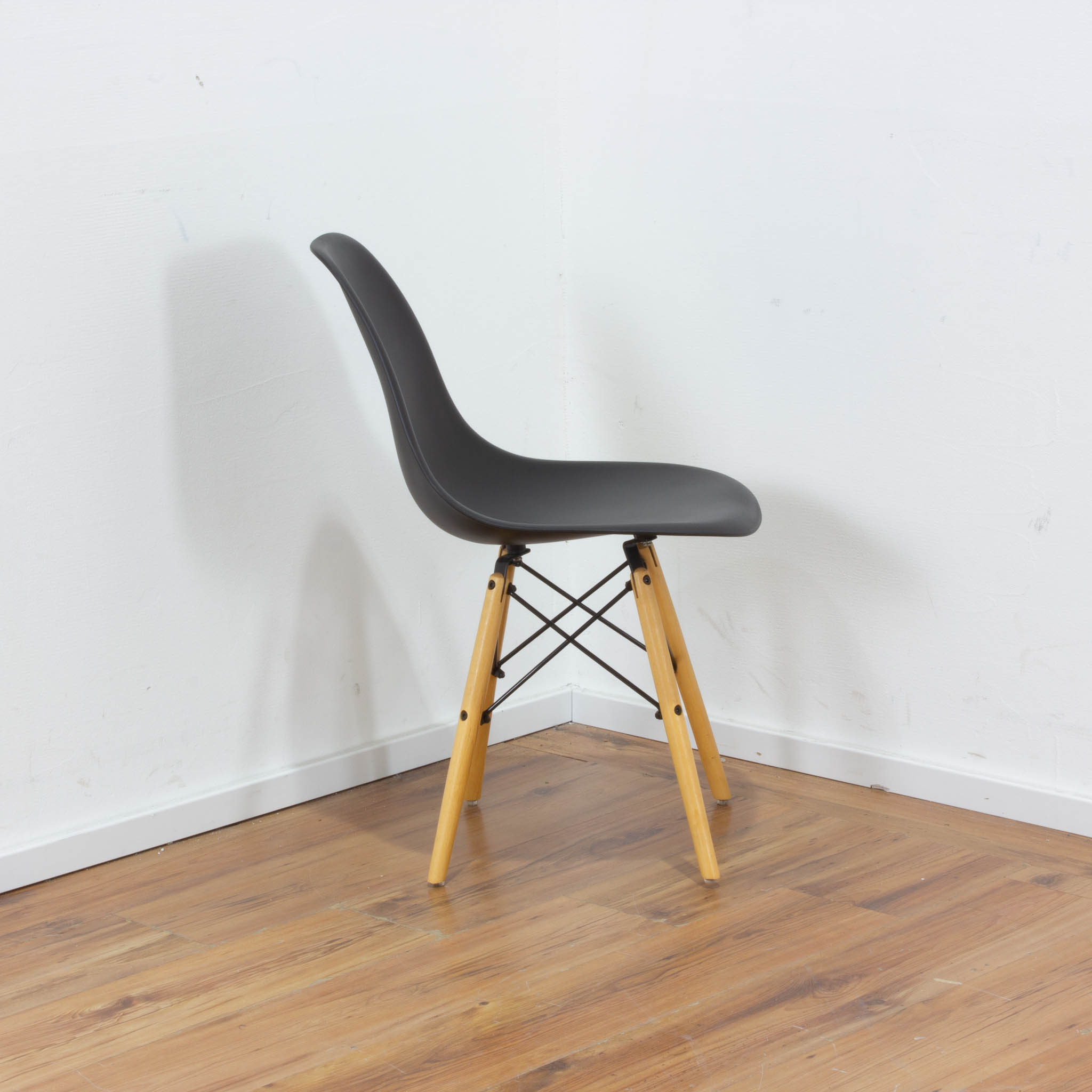 Schalensitz Stuhl Kunststoff schwarz - 4-Fußgestell Buche
