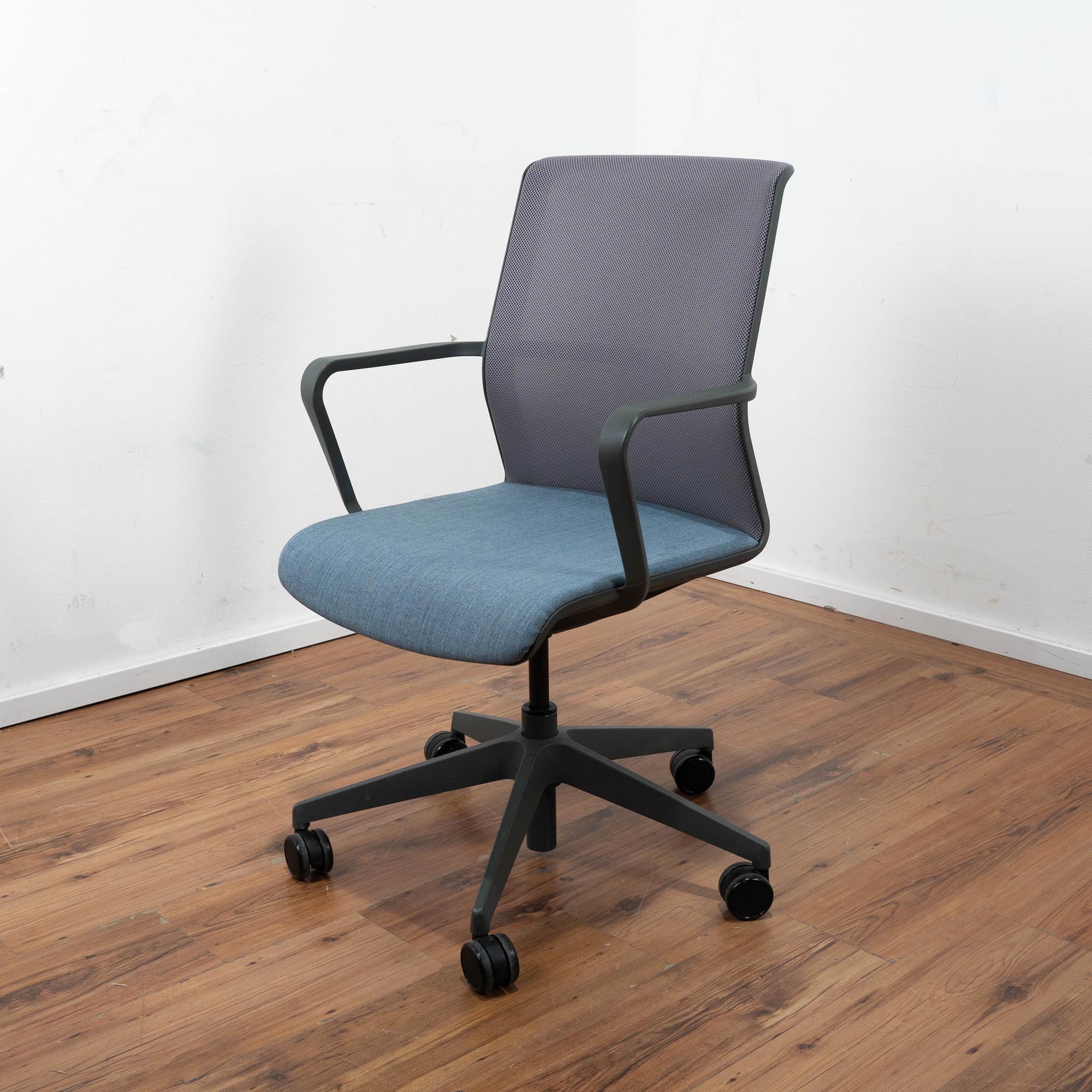 Senator Konferenzstuhl - Bürodrehstuhl - Gestell schwarz - Sitzpolster blau