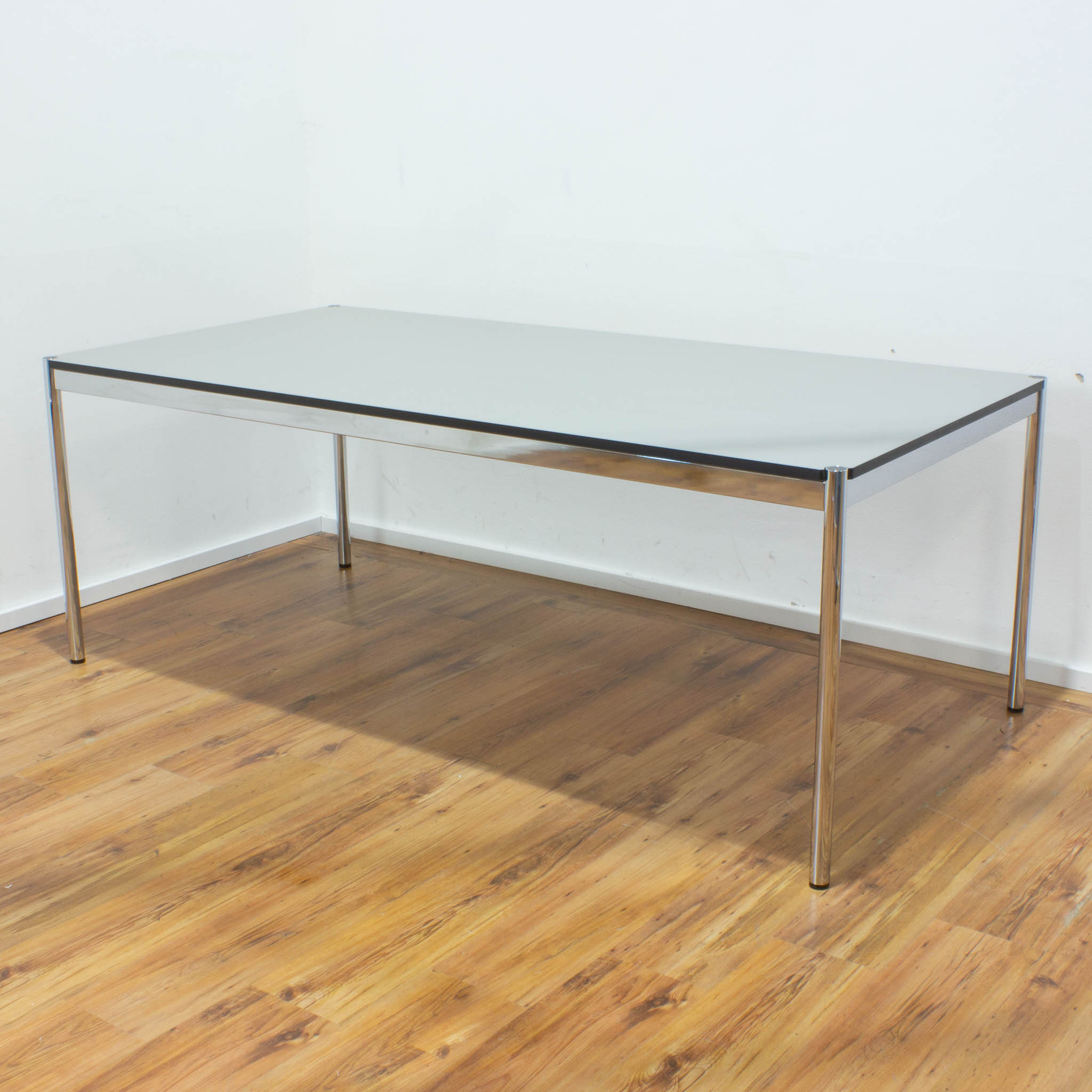 USM Haller Schreibtisch - Tischplatte silber - gebraucht - 200 x 100 cm 