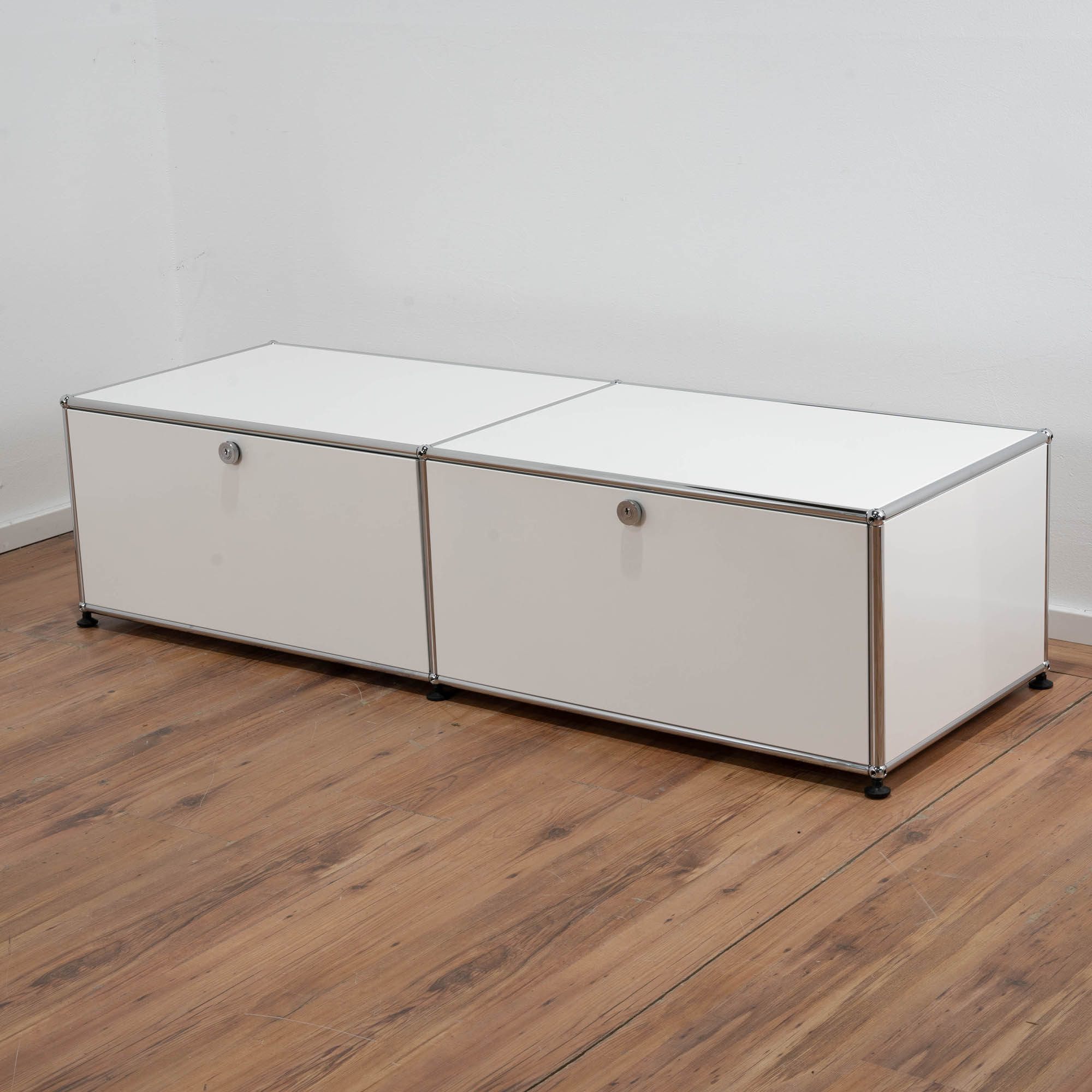 USM Haller Sideboard weiß - 1 Klappe - 1 Schublade - Maße: 152 x 40 x 50 cm