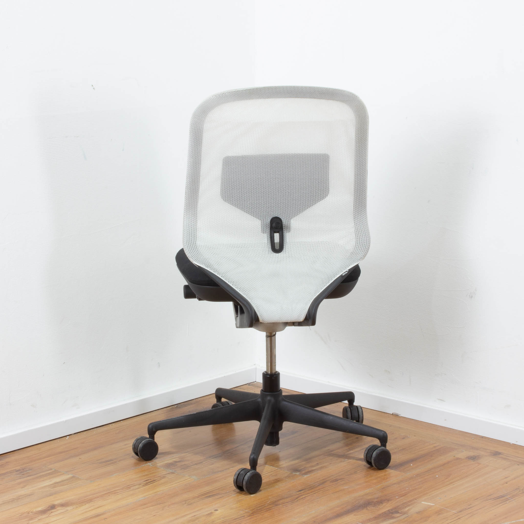 Vitra "MedaPal" Bürodrehstuhl Stoff schwarz mit weißer Netzrückenlehne 
