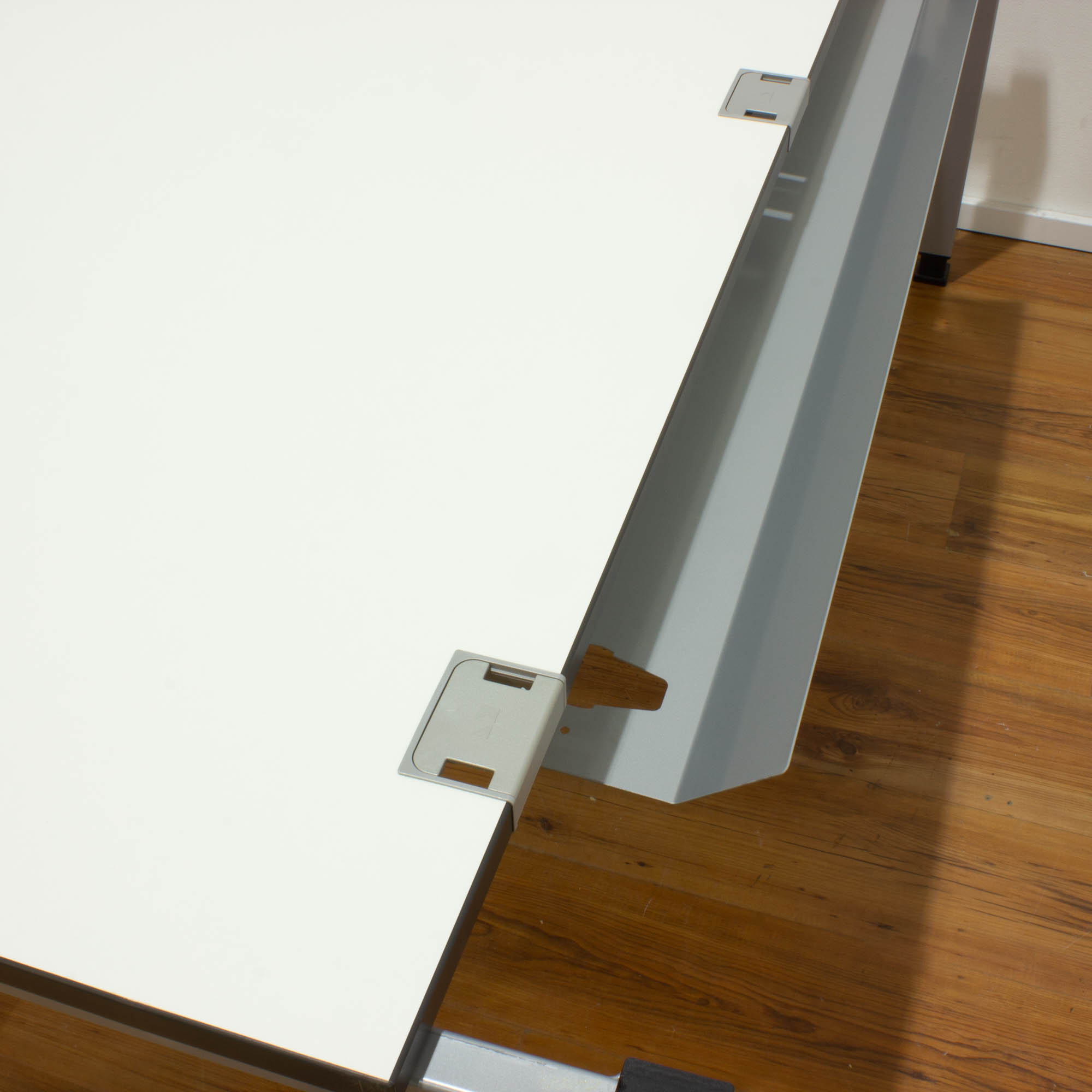 König & Neurath Schreibtisch Basic 4 - 180x80 weiß - 4-Fußgestell in silber