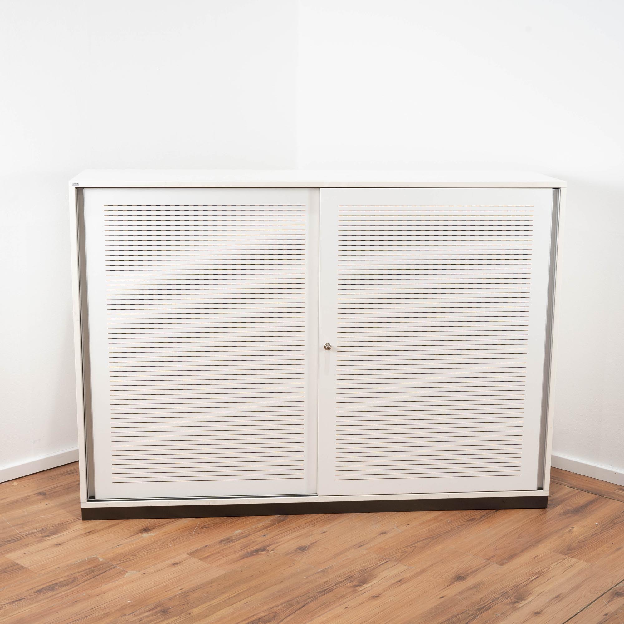 Sedus Sideboard weiß 3OH - mit geschlitzten Schiebetüren - 160 x 45 x 115 cm (B/T/H) 